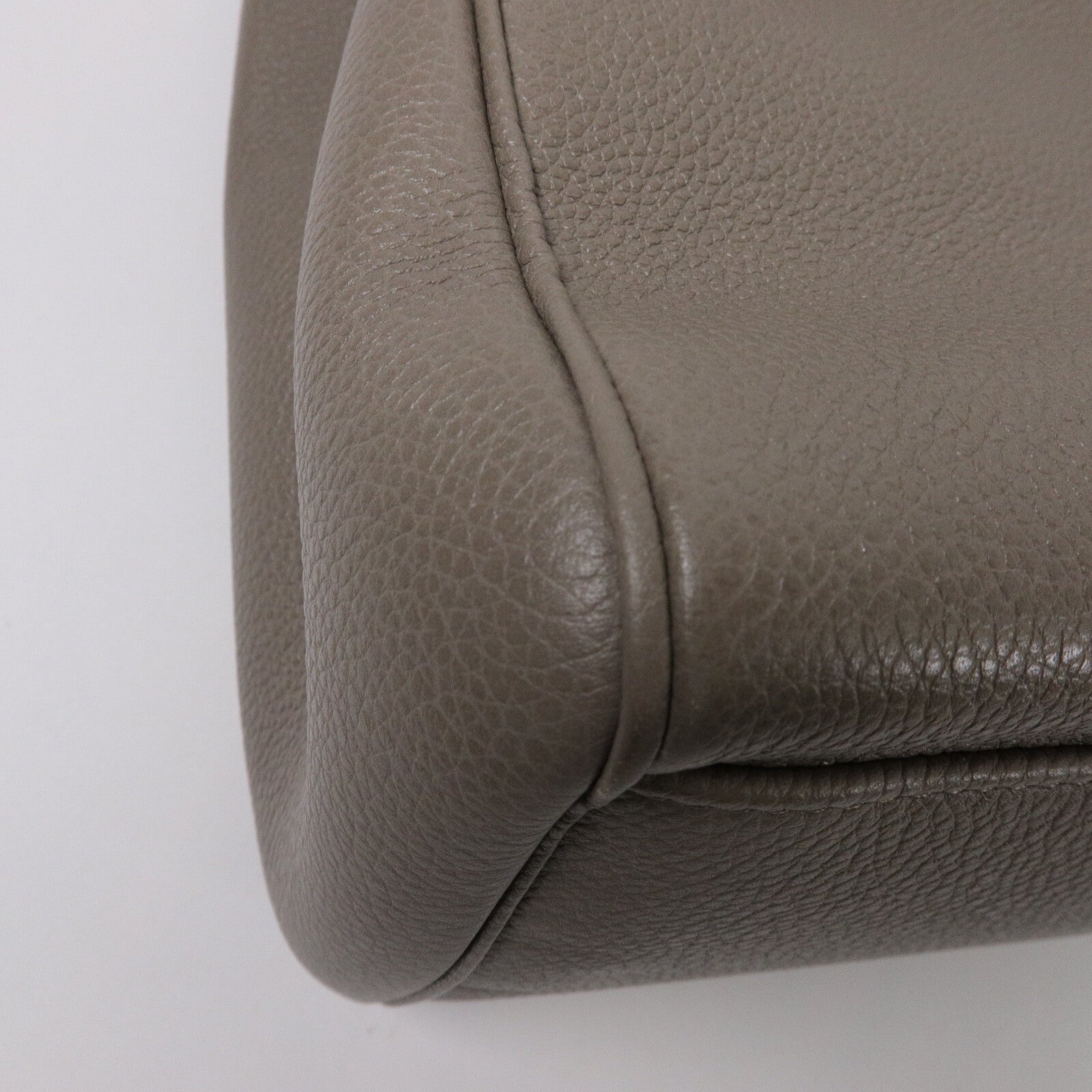 CELINE 牛皮皮革Soft 16 Small肩背袋