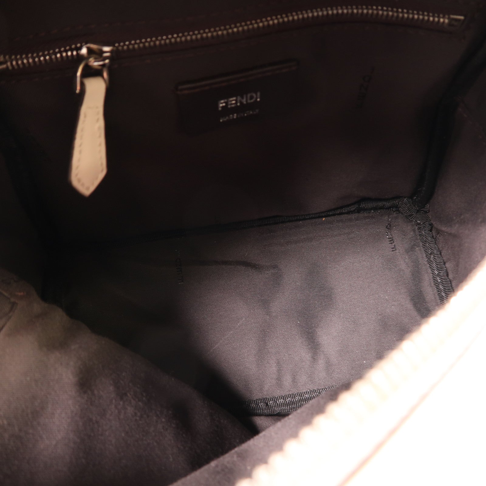 FENDI 羊皮皮革Backpack銀扣背包米色