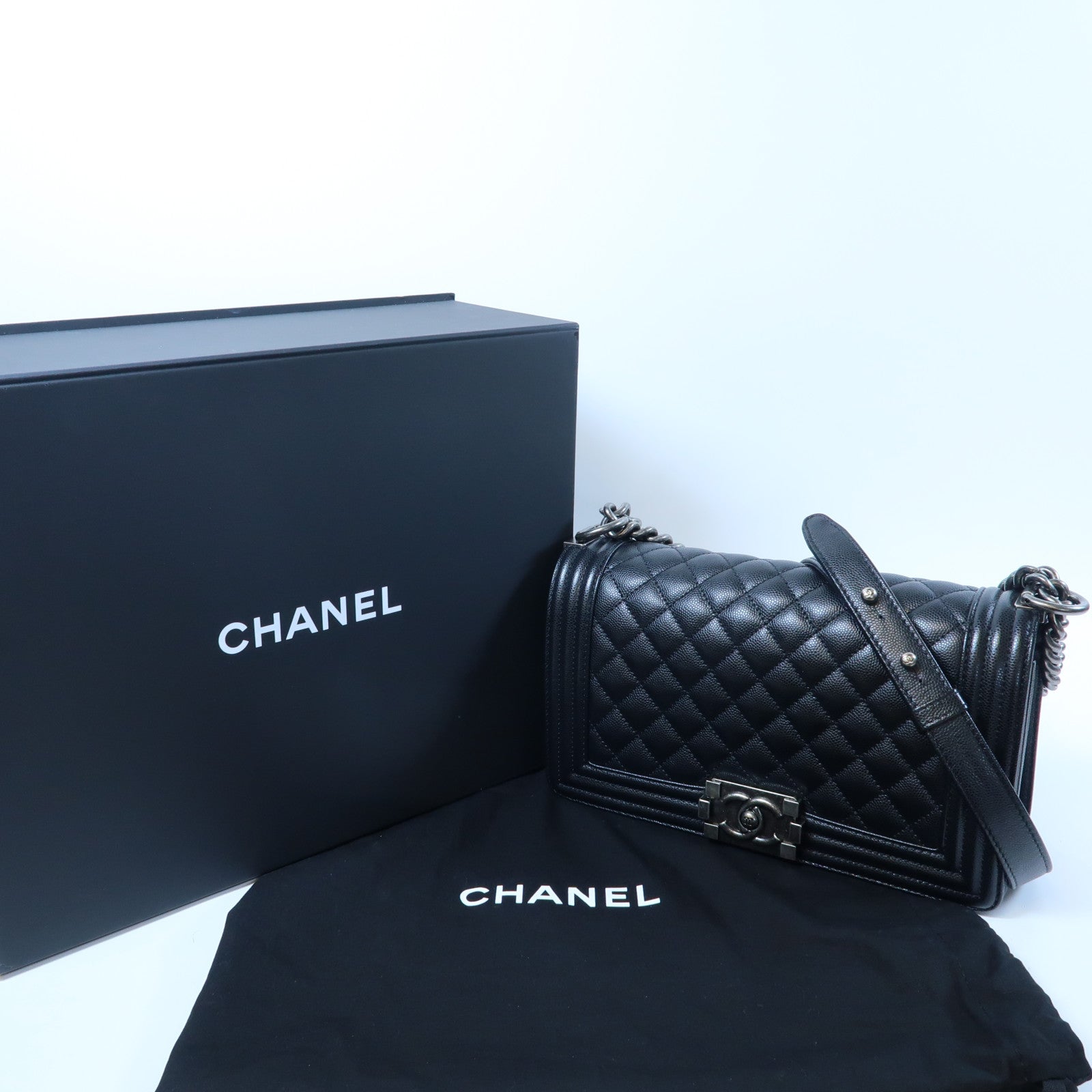 CHANEL 菱格牛皮皮革Boy 25銀扣鏈帶肩背袋黑色