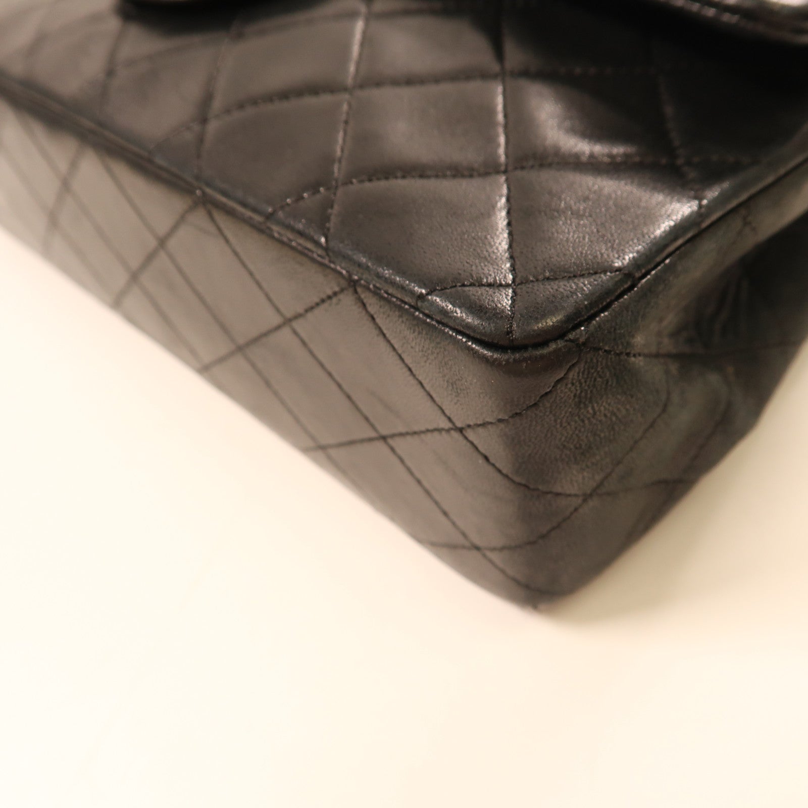 CHANEL 牛皮皮革Chain Shoulder金扣鏈帶肩背袋黑色