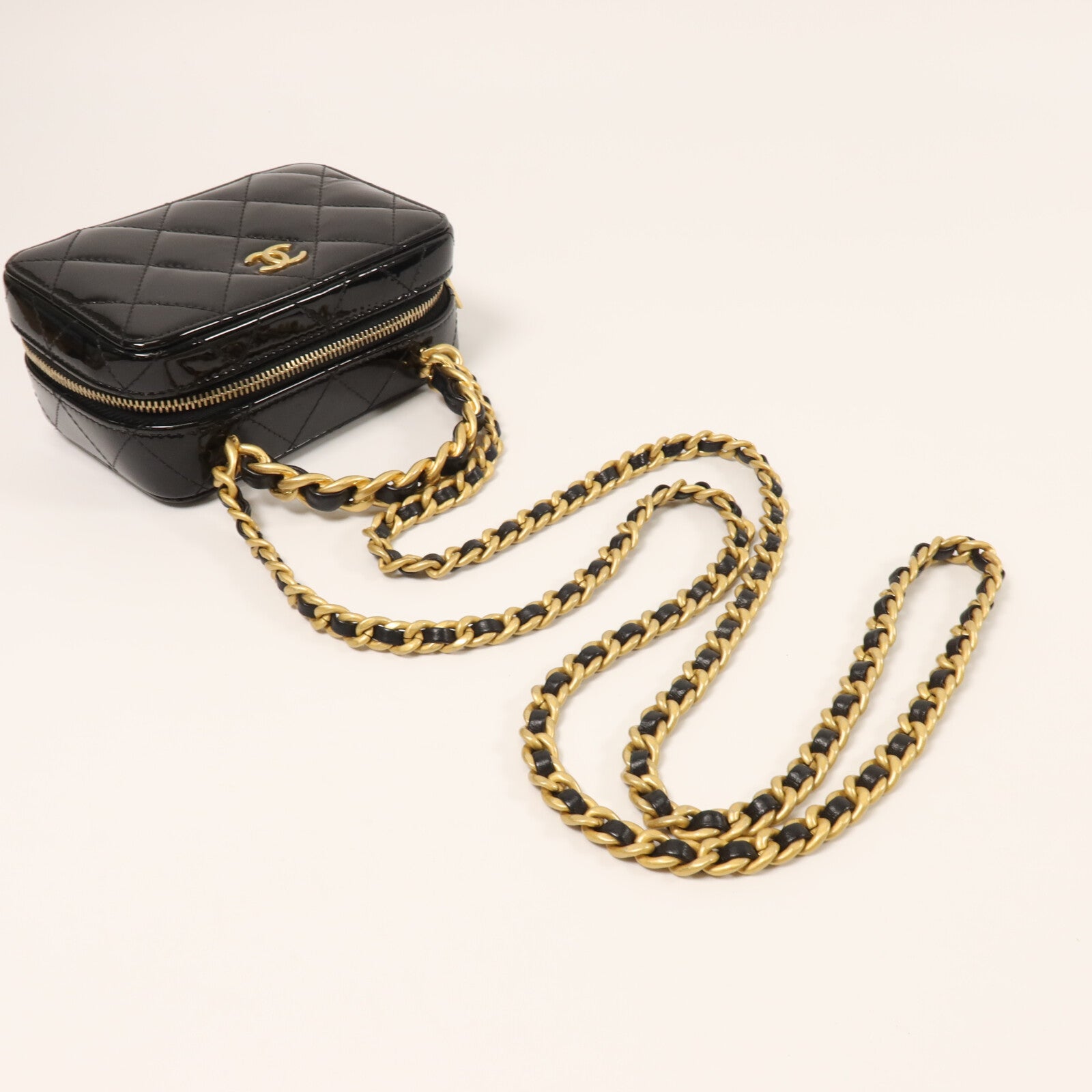 CHANEL 漆皮皮革Mini Vanity Case鏈帶手挽肩背兩用袋
