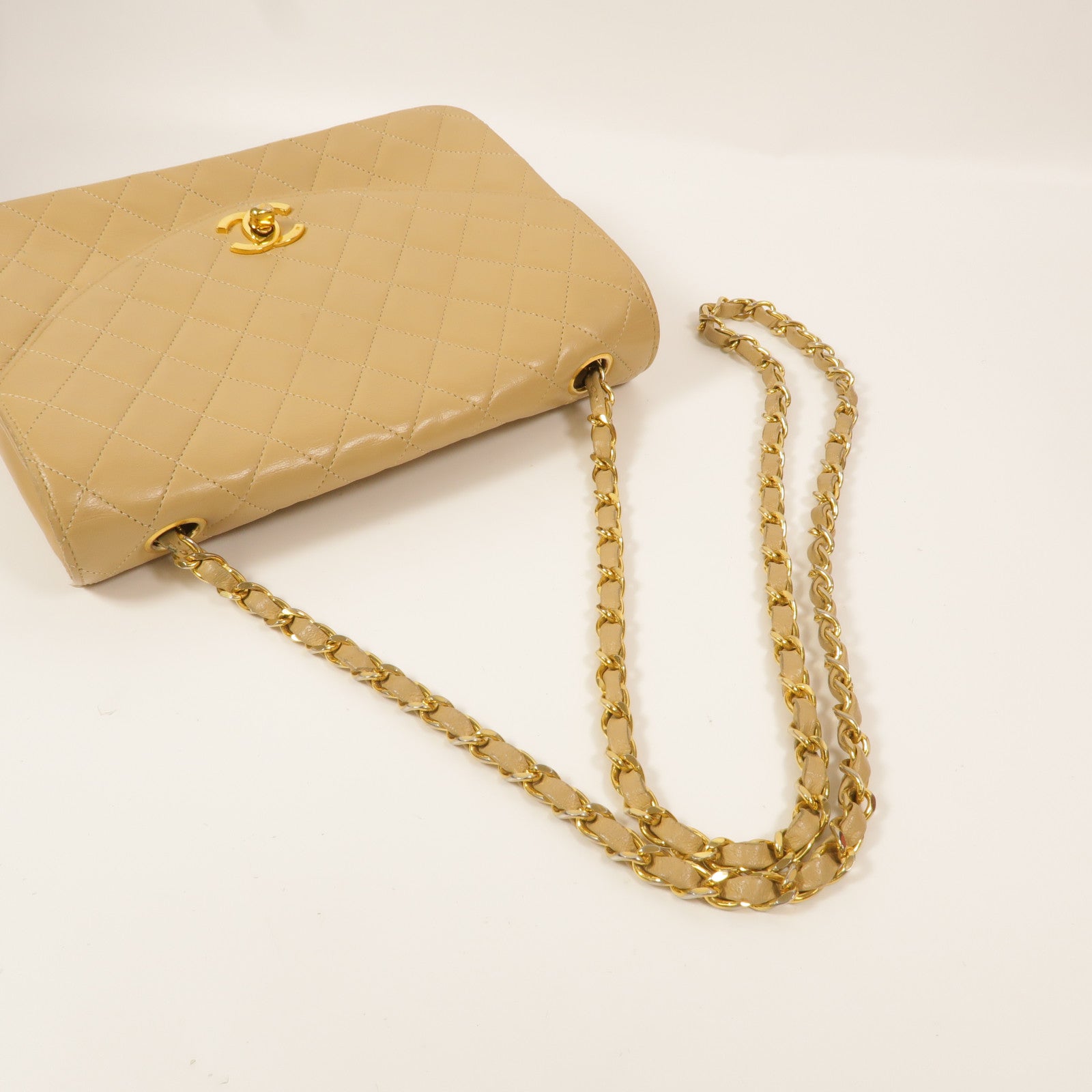 CHANEL 羊皮皮革Vintage Half Moon Flap Bag鏈帶肩背袋