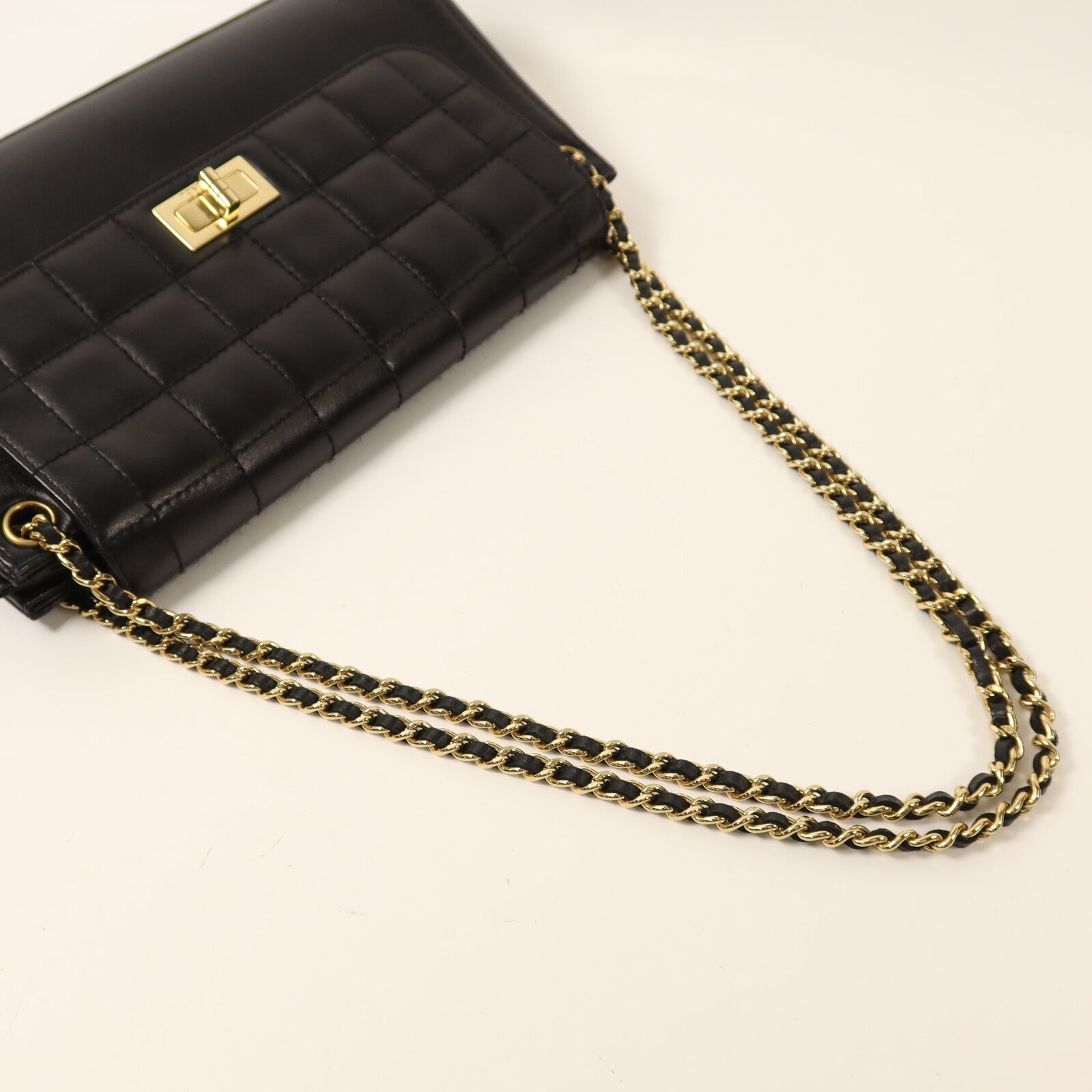 CHANEL 羊皮皮革2.55 Chocobar Flap Bag金扣鏈帶肩背袋