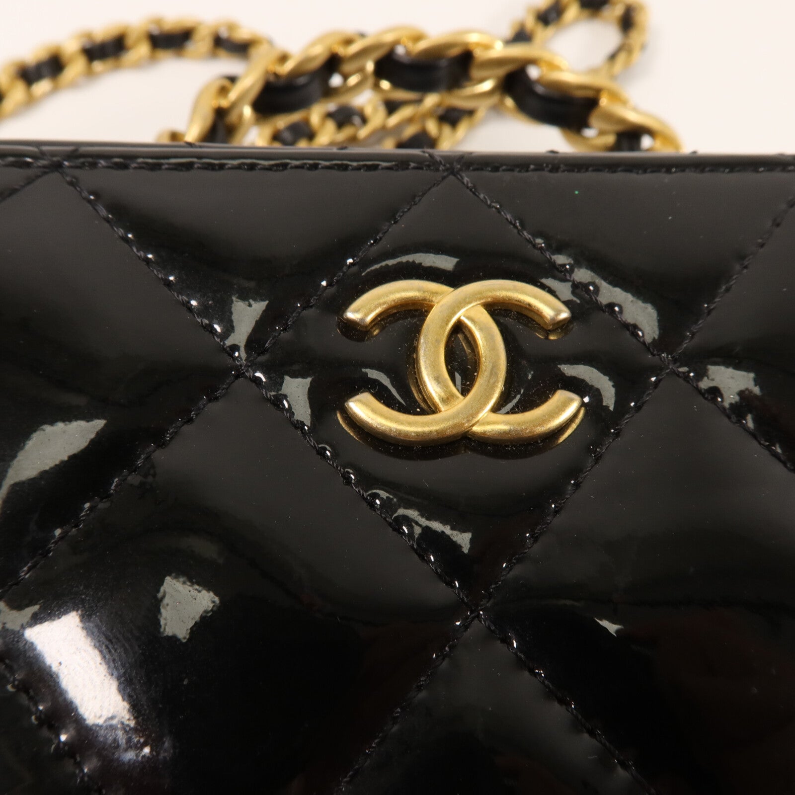 CHANEL 漆皮皮革Mini Vanity Case鏈帶手挽肩背兩用袋