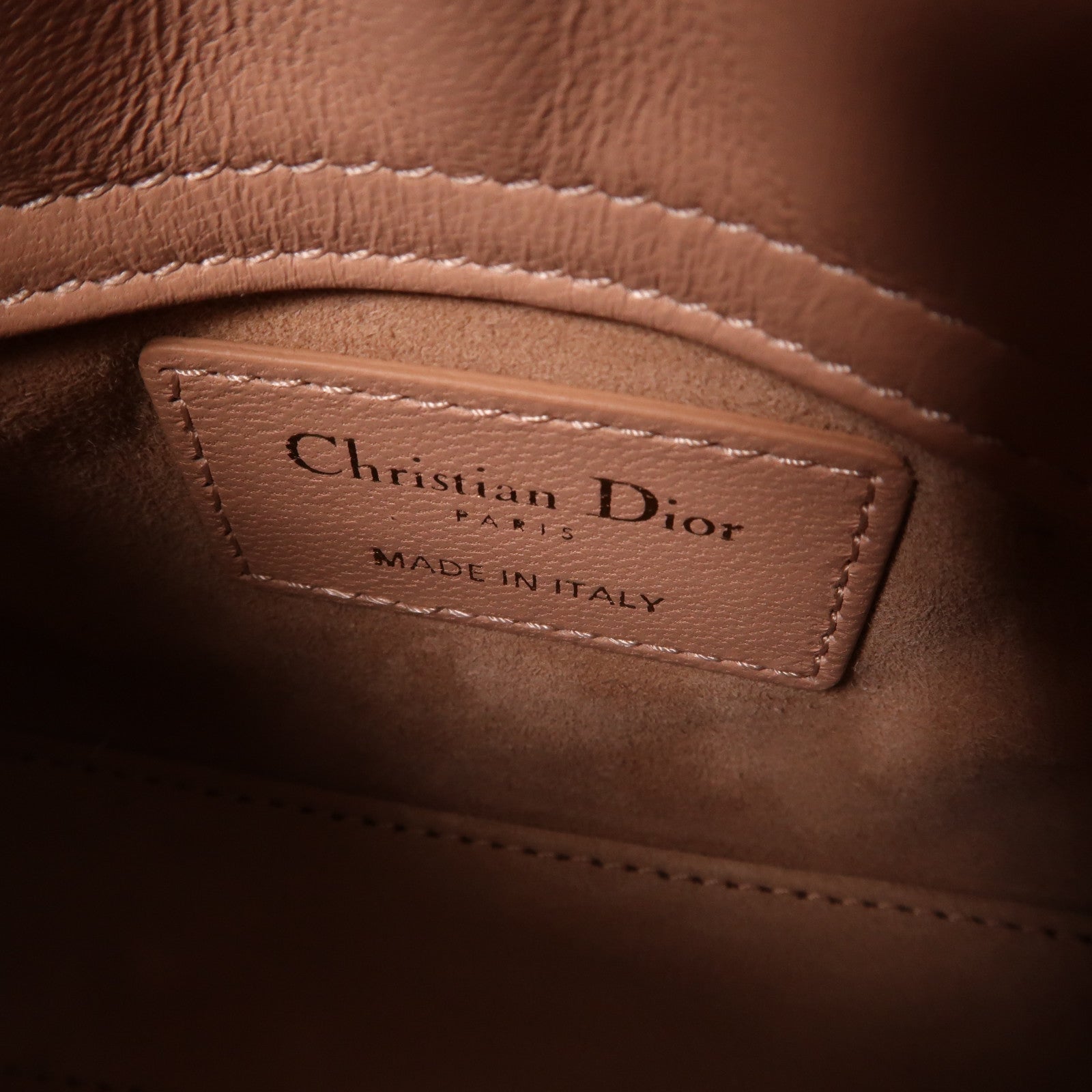 Dior 羊皮皮革Lady Dior Micro Bag金扣手拿包玫瑰色