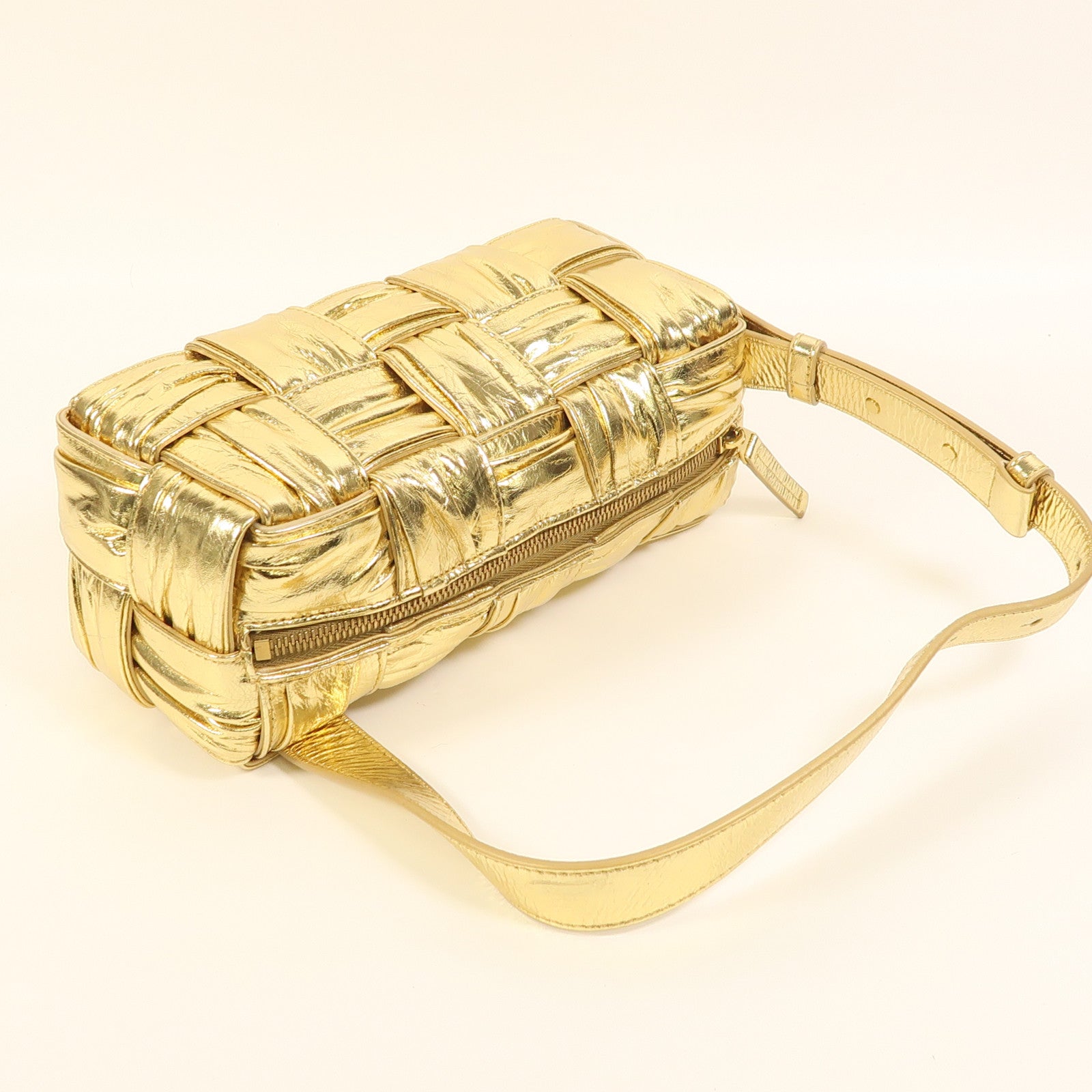 BOTTEGA VENETA 羊皮皮革Brick Cassette Small金扣肩背袋