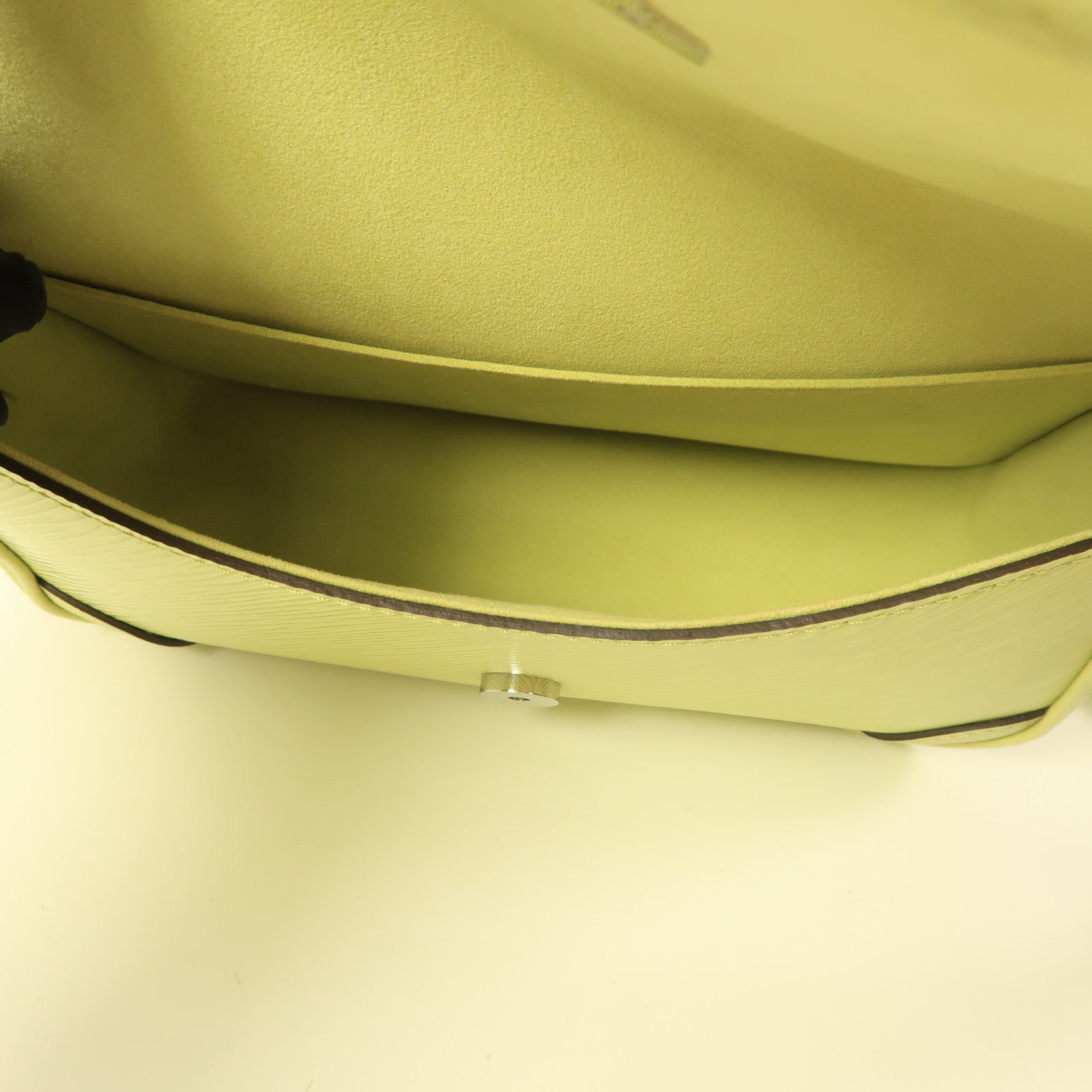 LOUIS VUITTON Epi Buci銀扣肩背袋