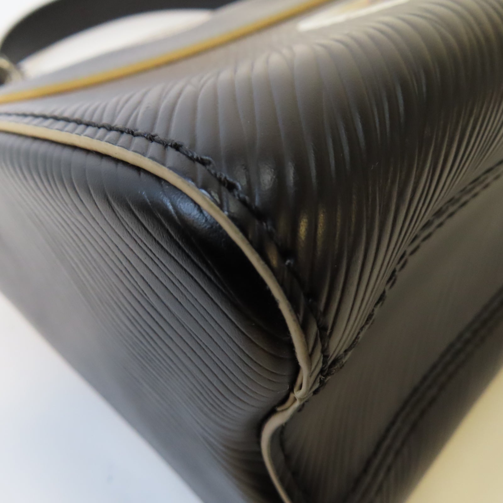 LOUIS VUITTON 【激減優惠】Epi Twist MM銀扣鏈帶肩背袋黑色