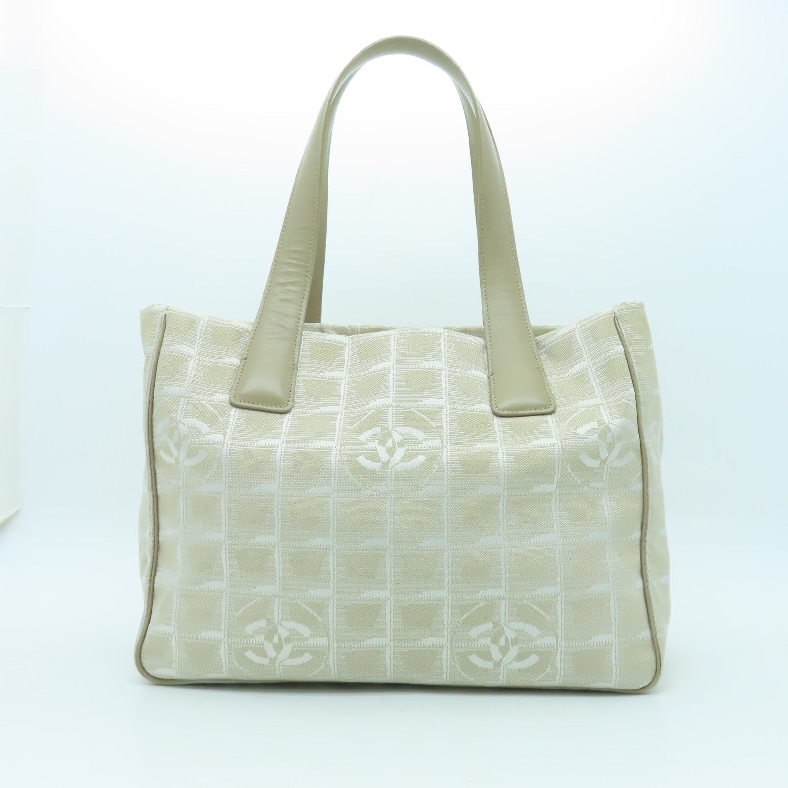 CHANEL 【清倉大減價】尼龍New Travel Line Tote金扣手挽袋杏色