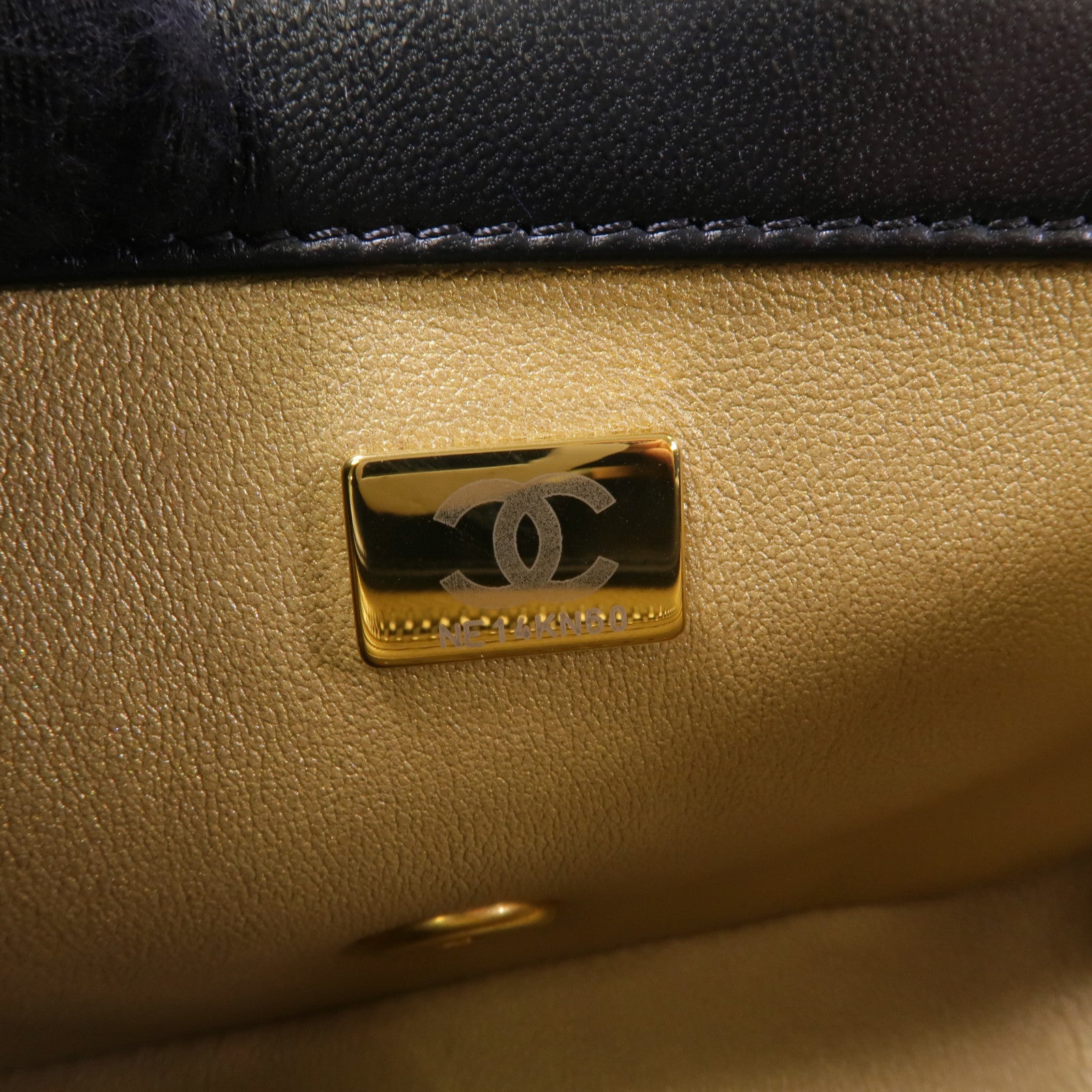 CHANEL 羊皮皮革Mini Classic 17金扣鏈帶肩背袋