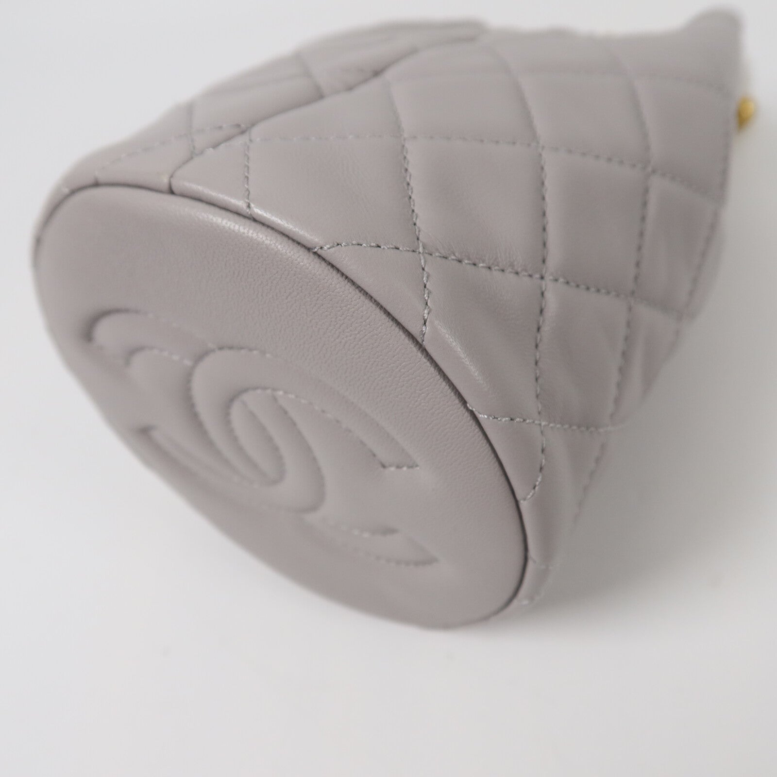 CHANEL 羊皮皮革Pearl Crush Bucket Bag鏈帶肩背袋