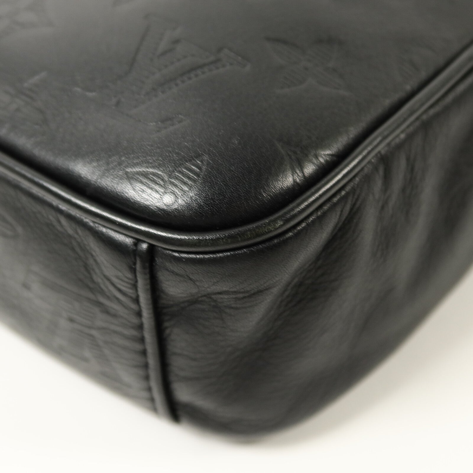 LOUIS VUITTON Monogram Shadow Danube PM肩背袋