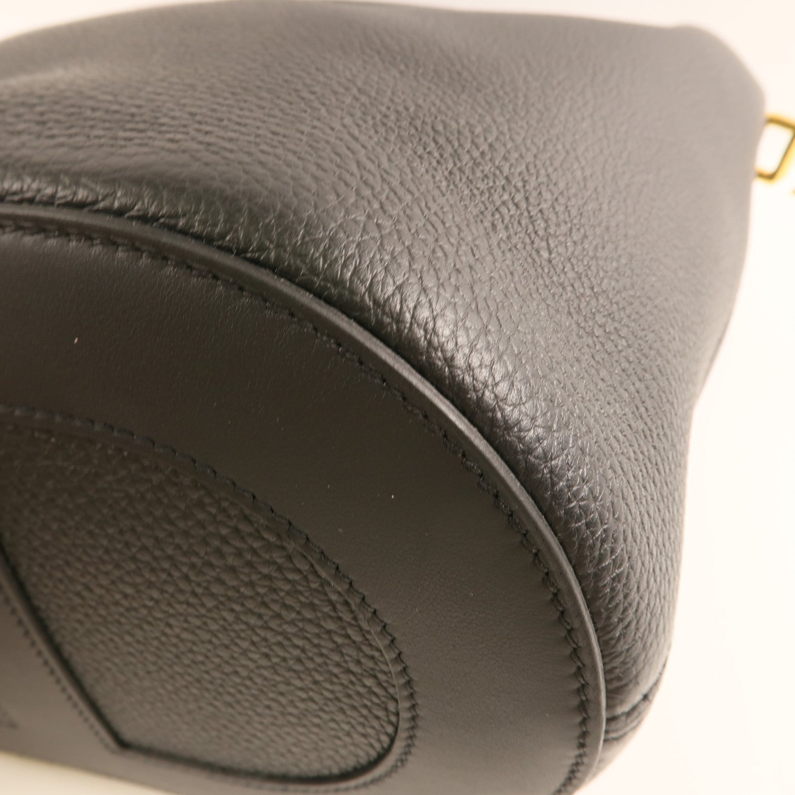 HERMES Clemence皮革In The Loop 23金扣手挽袋Noir