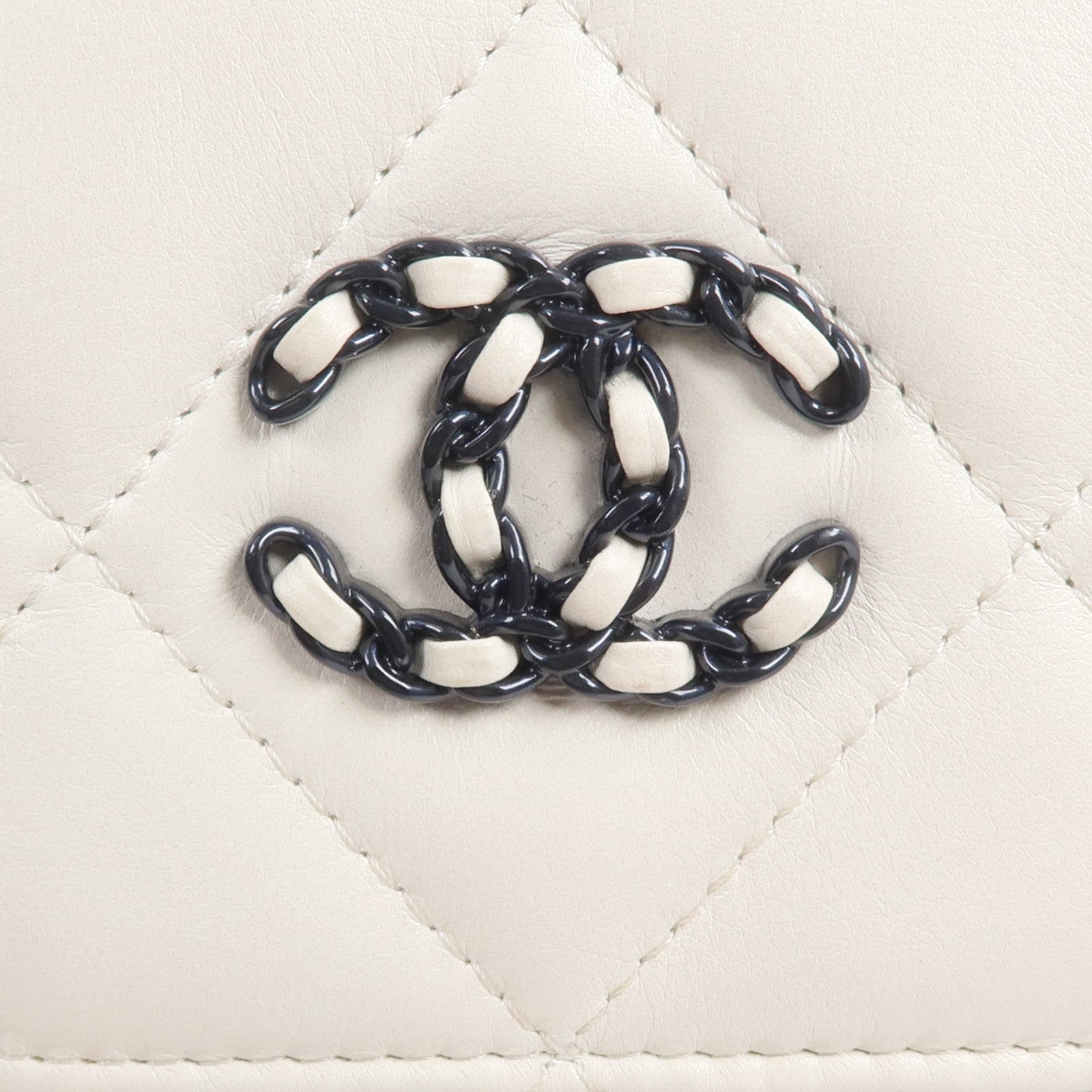 CHANEL 羊皮皮革19 Phone Holder with Chain鏈帶手挽肩背兩用袋