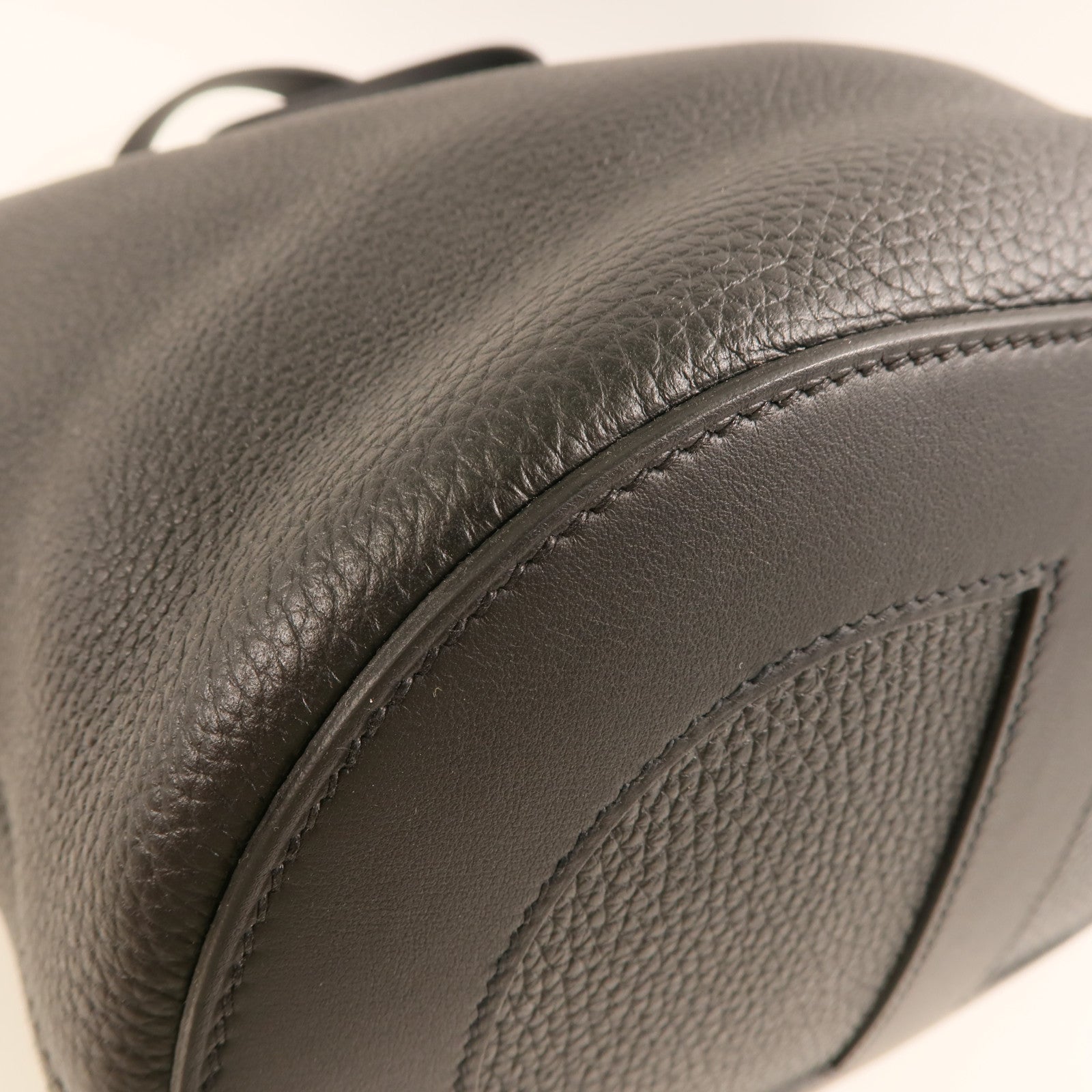 HERMES Clemence皮革In The Loop 23金扣手挽袋Noir