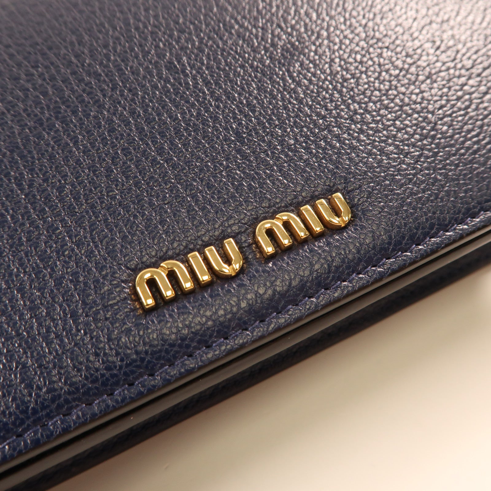 Miu Miu 牛皮皮革Shoulder Bag金扣肩背袋深藍色