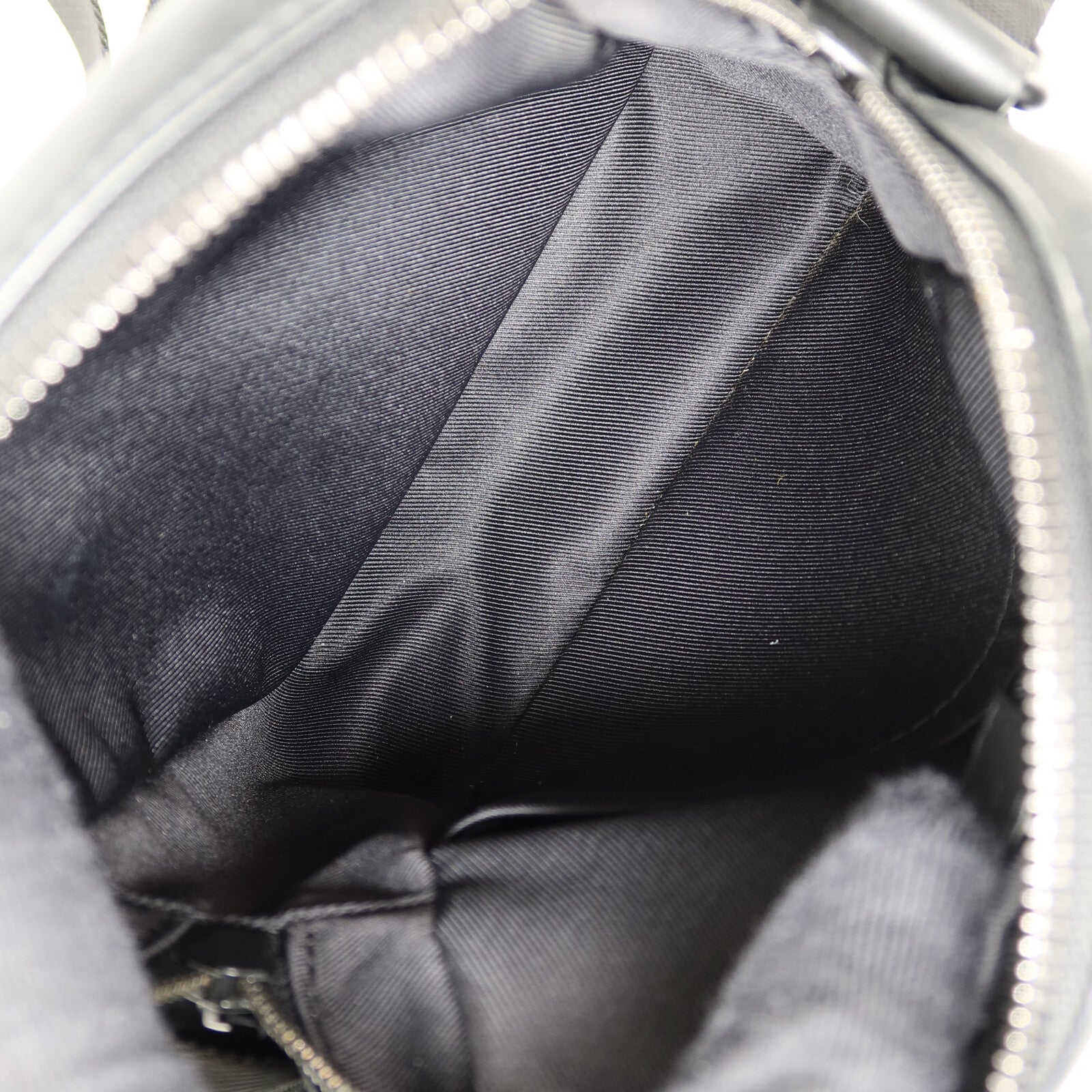 LOUIS VUITTON Monogram Shadow Danube PM肩背袋