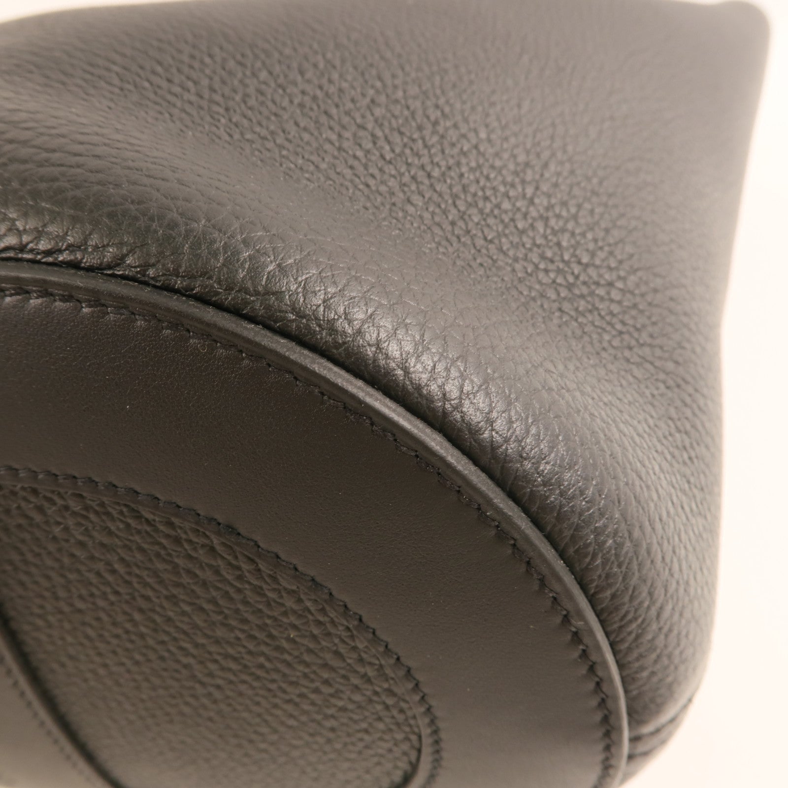 HERMES Clemence皮革In The Loop 23金扣手挽袋Noir