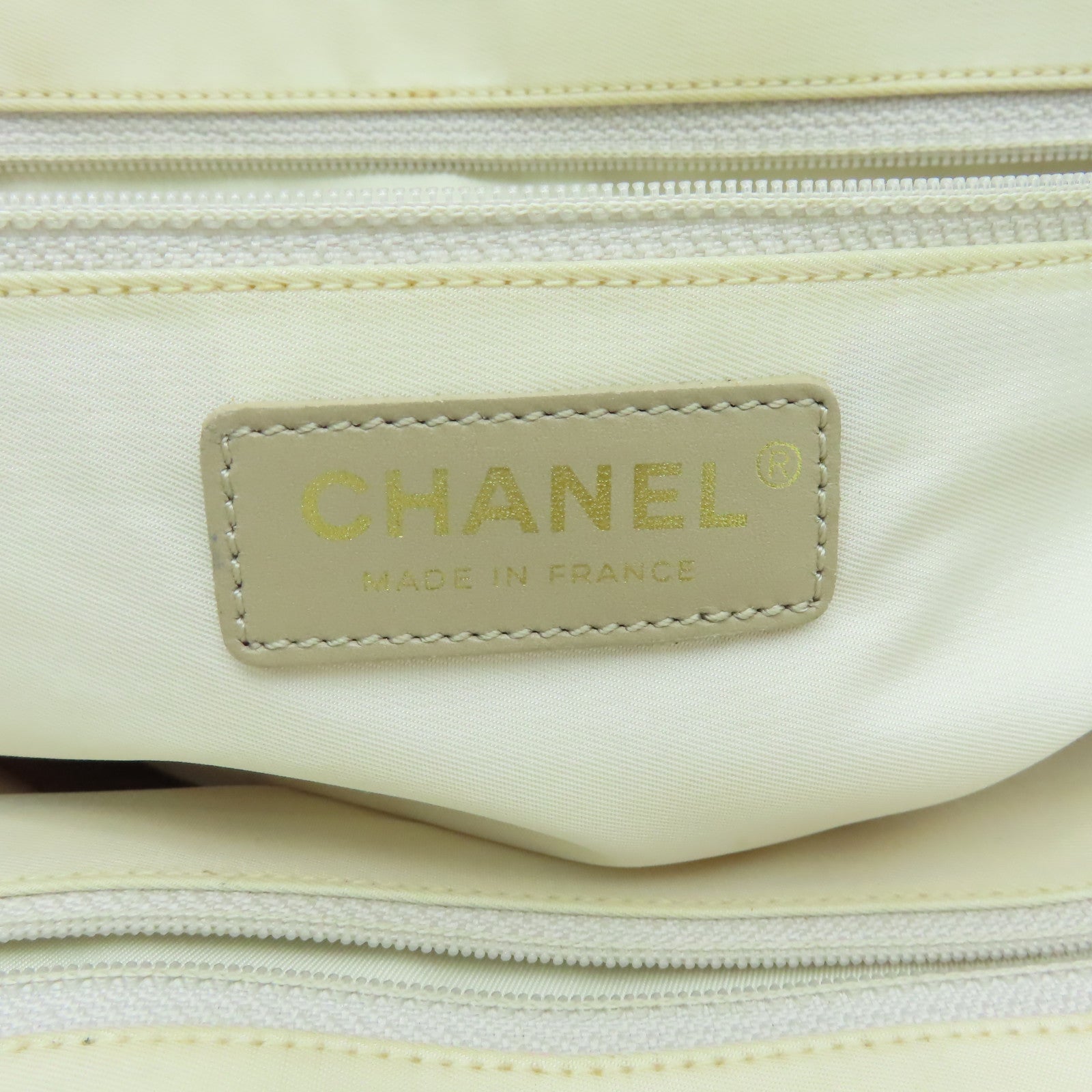 CHANEL 【清倉大減價】尼龍New Travel Line Tote金扣手挽袋杏色