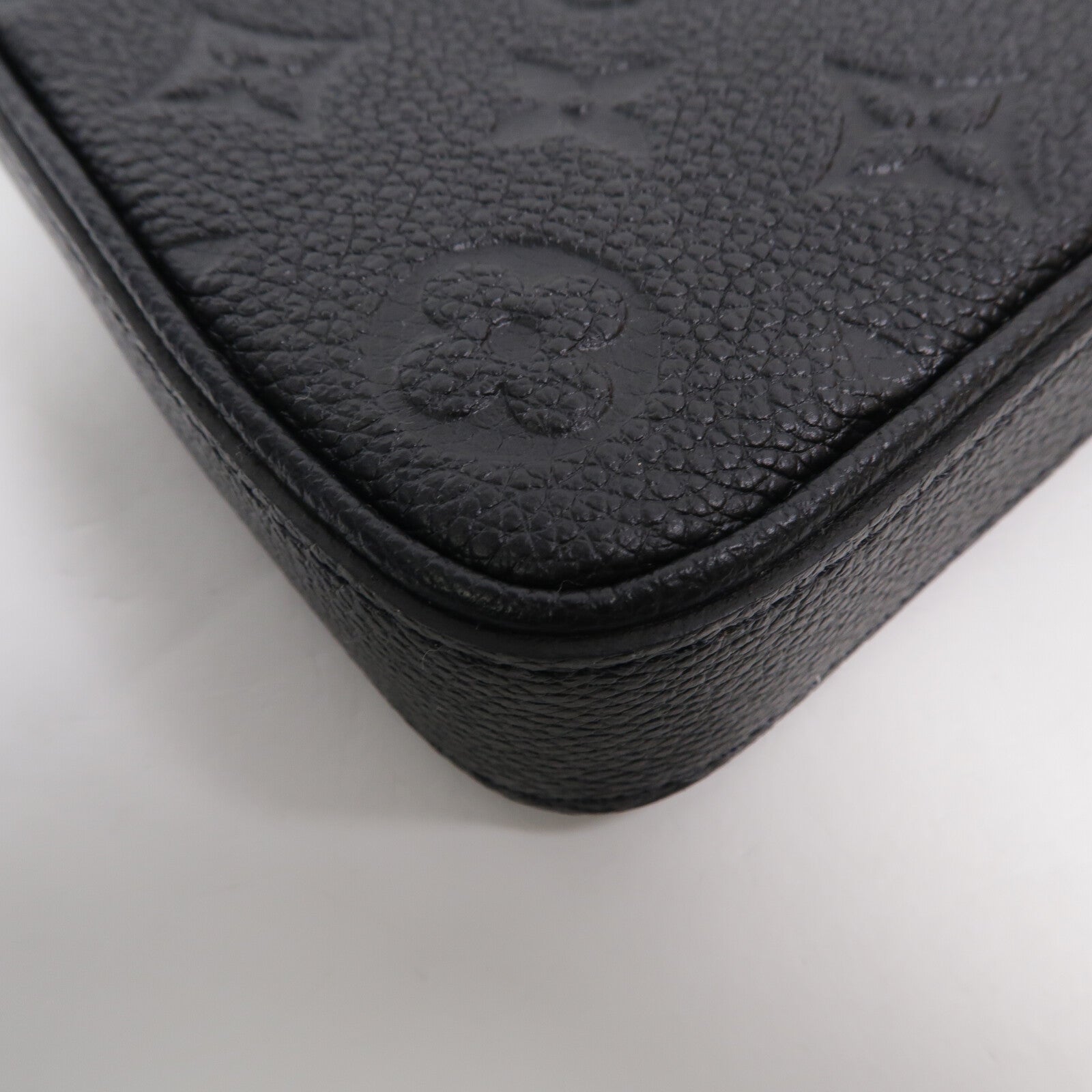 LOUIS VUITTON Monogram Empreinte Easy Pouch On Strap手挽肩背兩用袋
