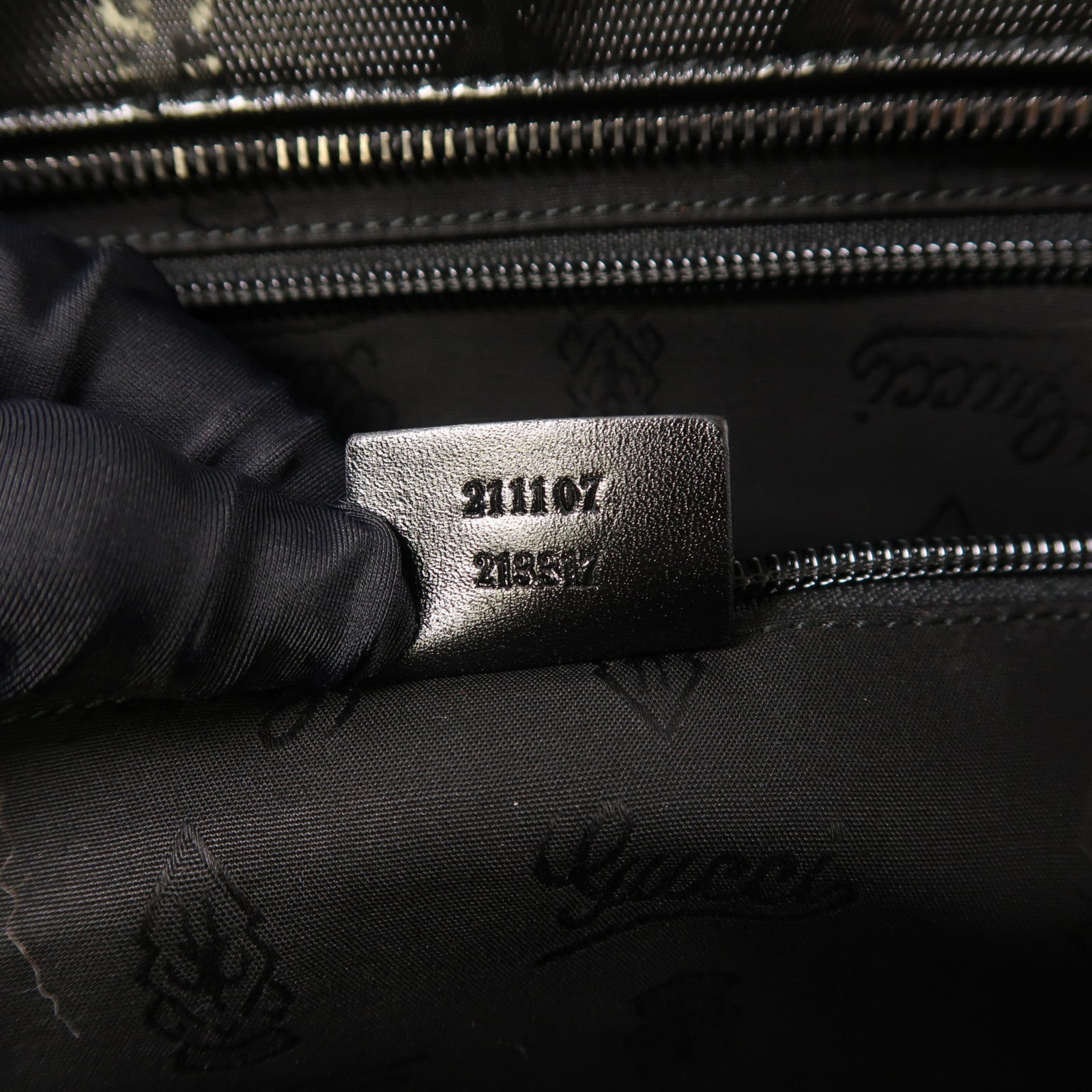 GUCCI 塗層帆布Shoulder Bag銀扣肩背袋