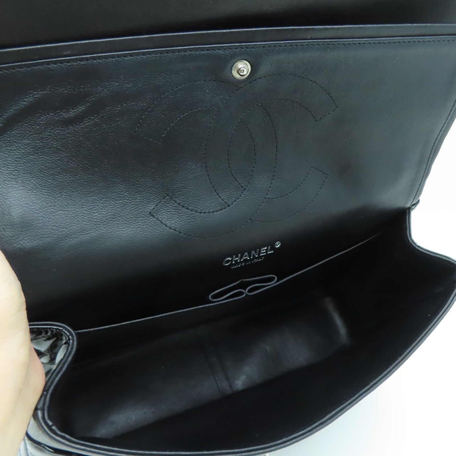 CHANEL 【激減優惠】菱格漆皮皮革Classic 30cm銀扣肩背袋黑色