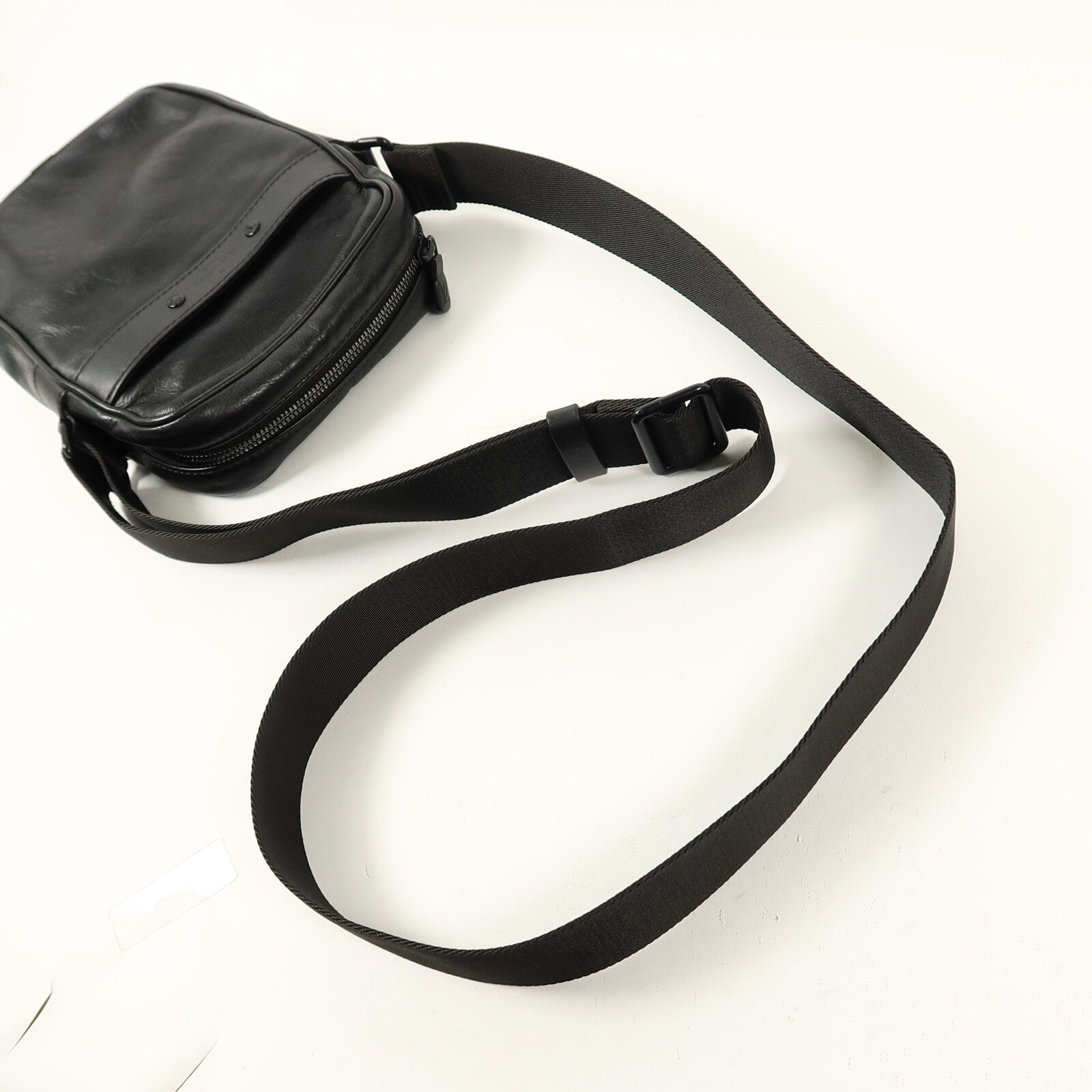 LOUIS VUITTON Monogram Shadow Danube PM肩背袋