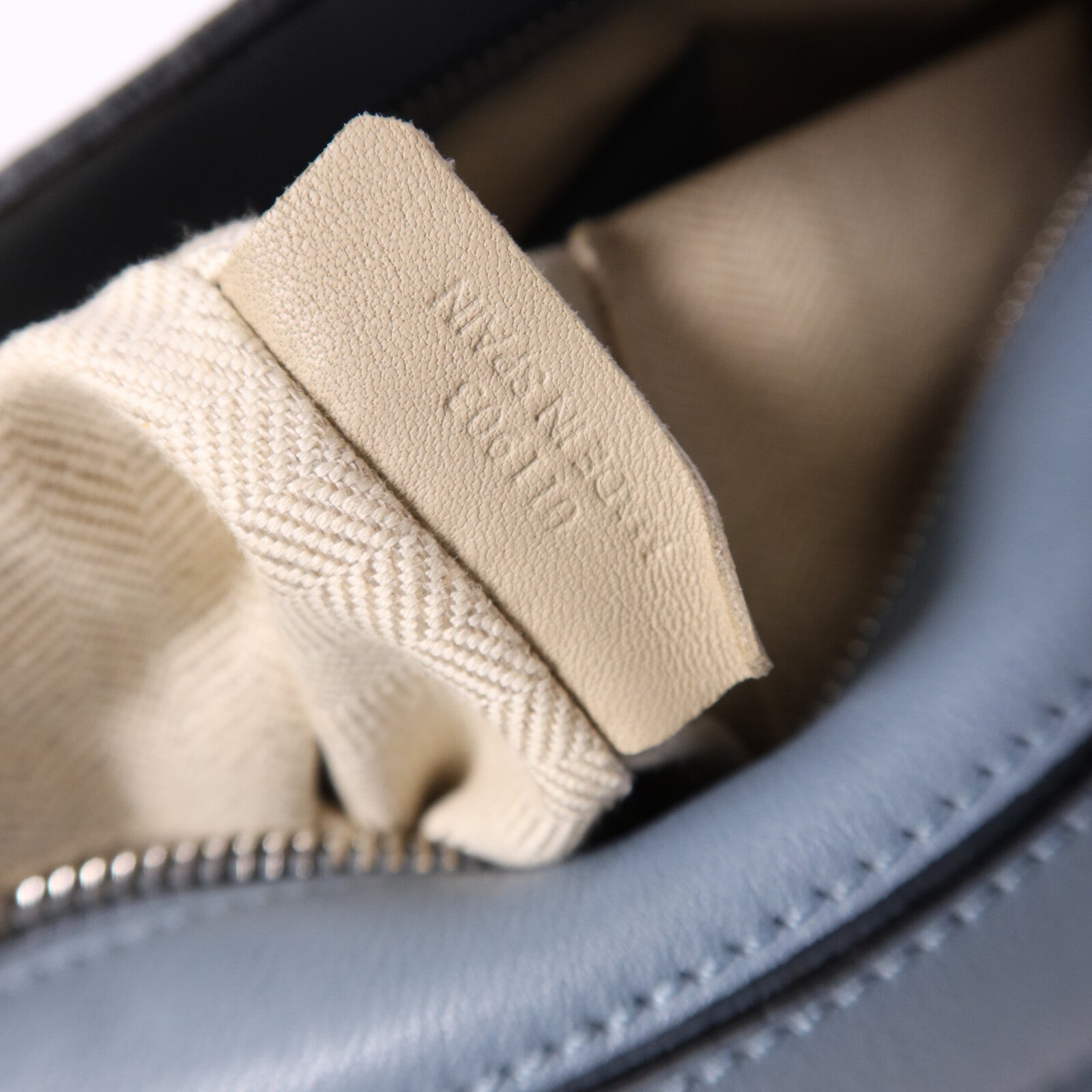 LOEWE 牛皮皮革Puzzzle Small銀扣手挽肩背兩用袋