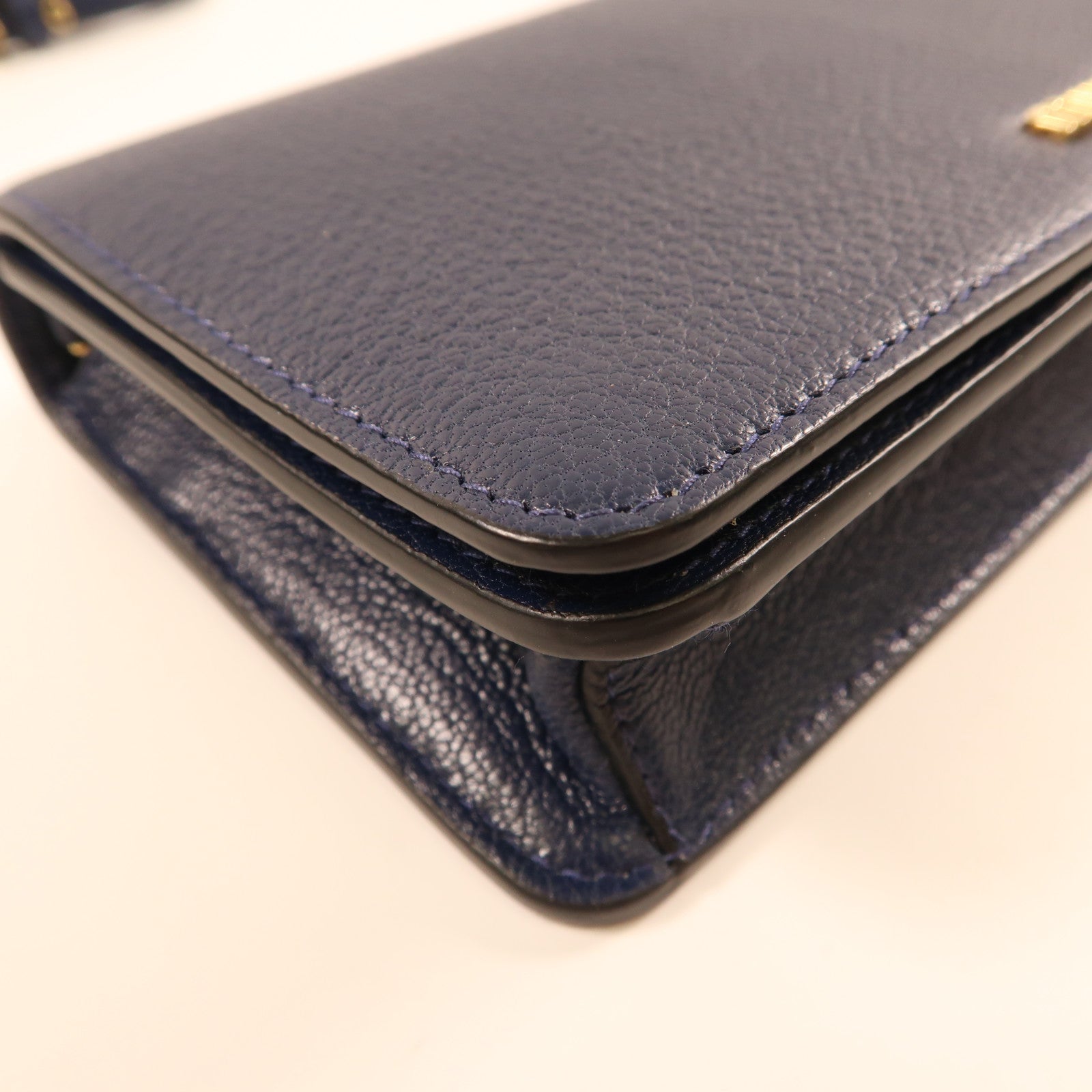 Miu Miu 牛皮皮革Shoulder Bag金扣肩背袋深藍色