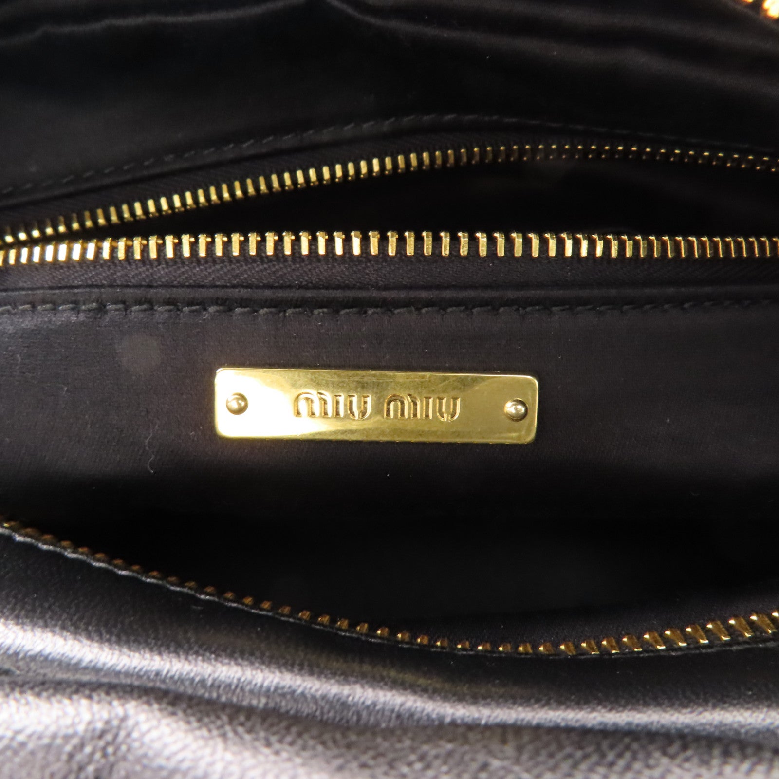Miu Miu 羊皮皮革Shoulder Bag金扣肩背袋