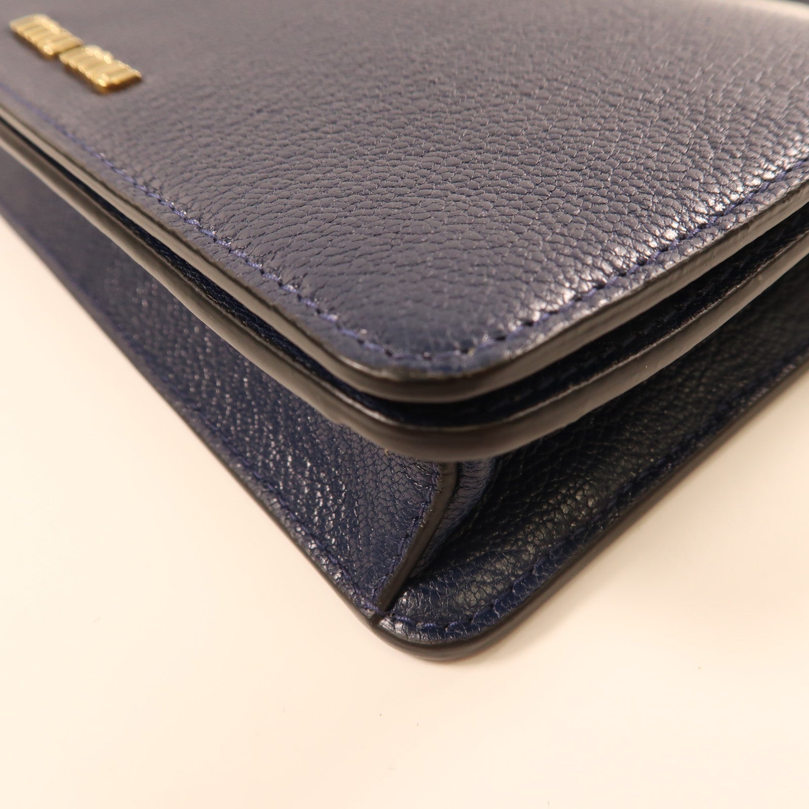Miu Miu 牛皮皮革Shoulder Bag金扣肩背袋深藍色