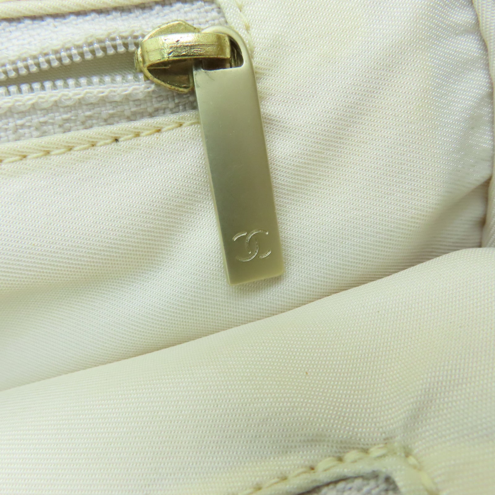 CHANEL 【清倉大減價】尼龍New Travel Line Tote金扣手挽袋杏色