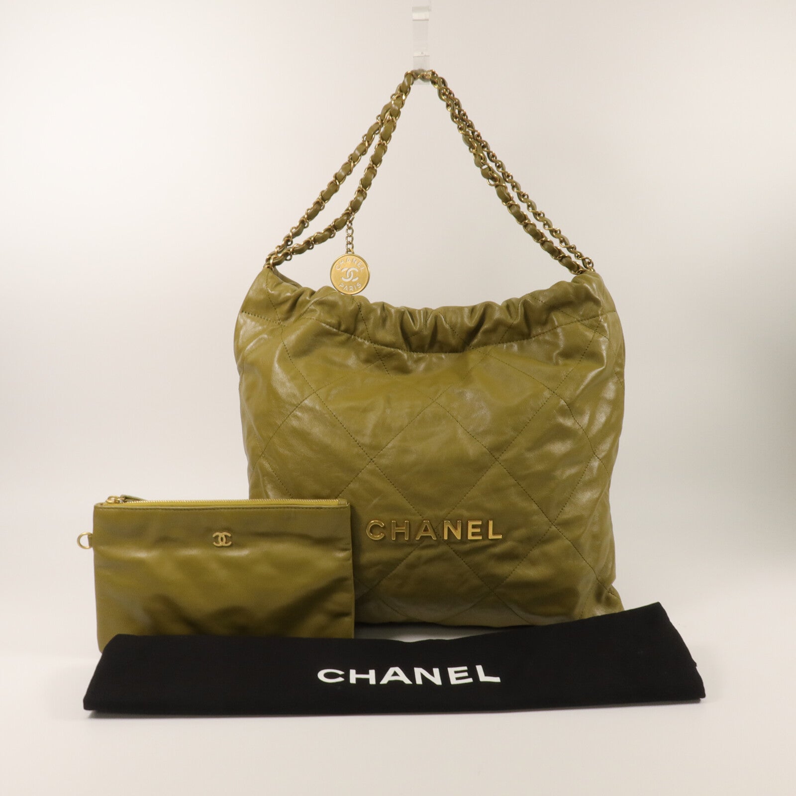 CHANEL 牛皮皮革22 Medium鏈帶肩背袋