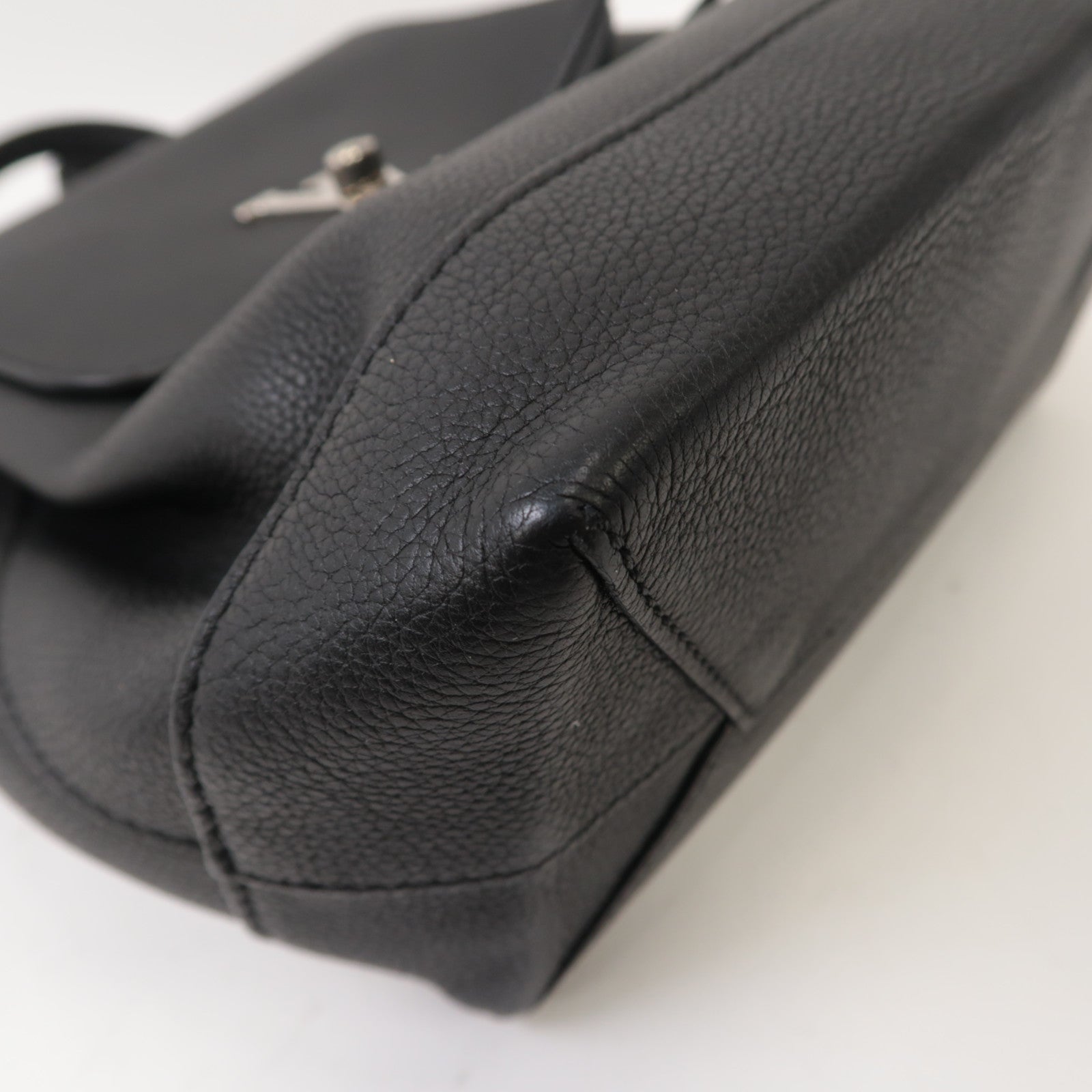 LOUIS VUITTON 牛皮皮革Lock Me Backpack銀扣背包黑色