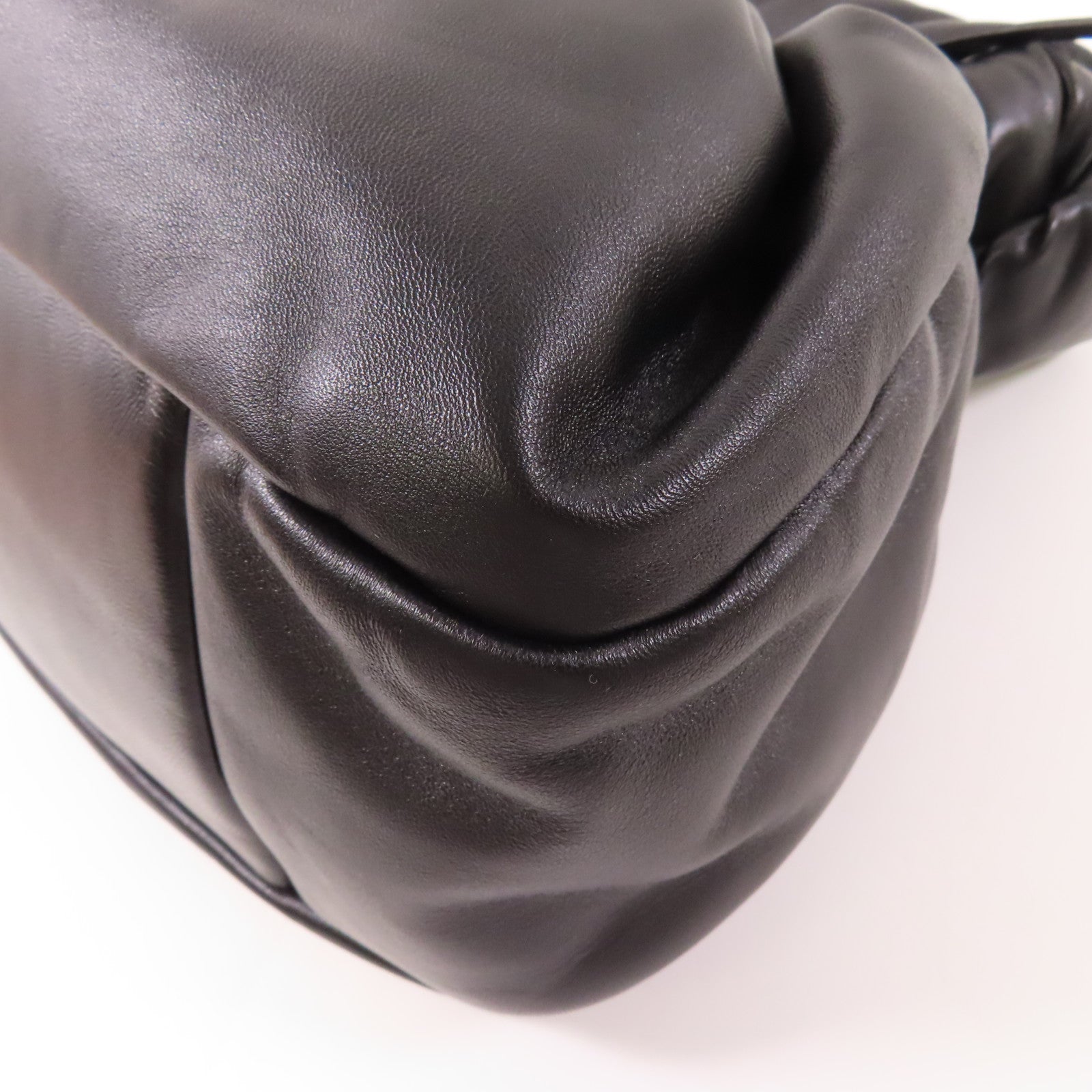 Miu Miu 羊皮皮革Shoulder Bag金扣肩背袋