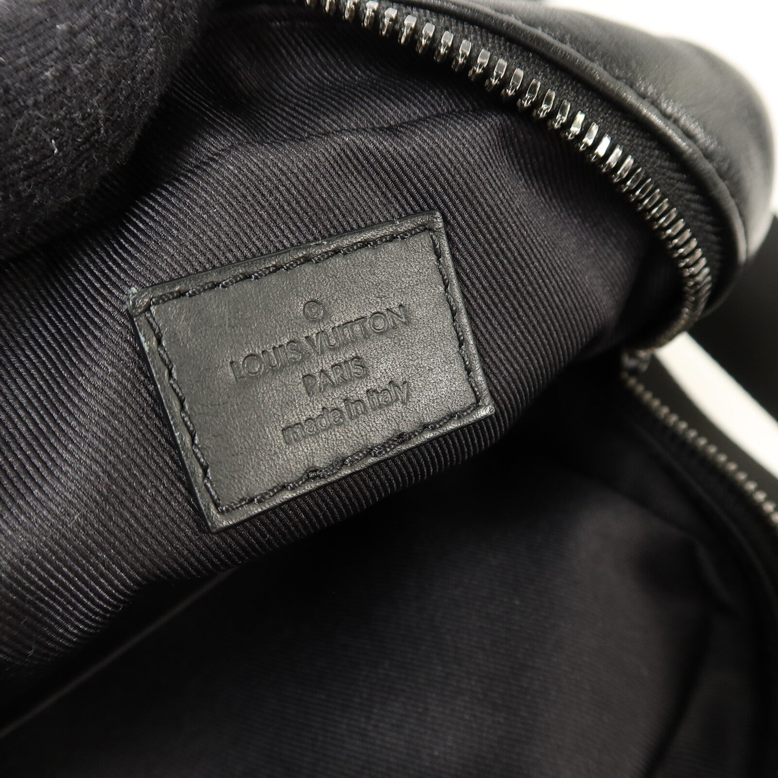 LOUIS VUITTON Monogram Shadow Danube PM肩背袋