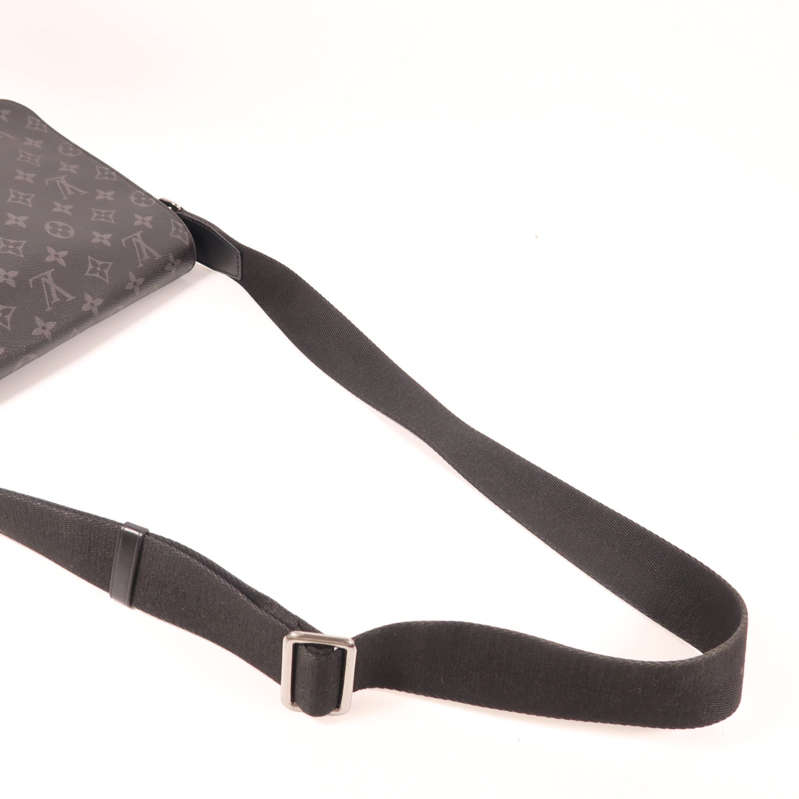 LOUIS VUITTON Monogram Eclipse District PM銀扣肩背袋黑色