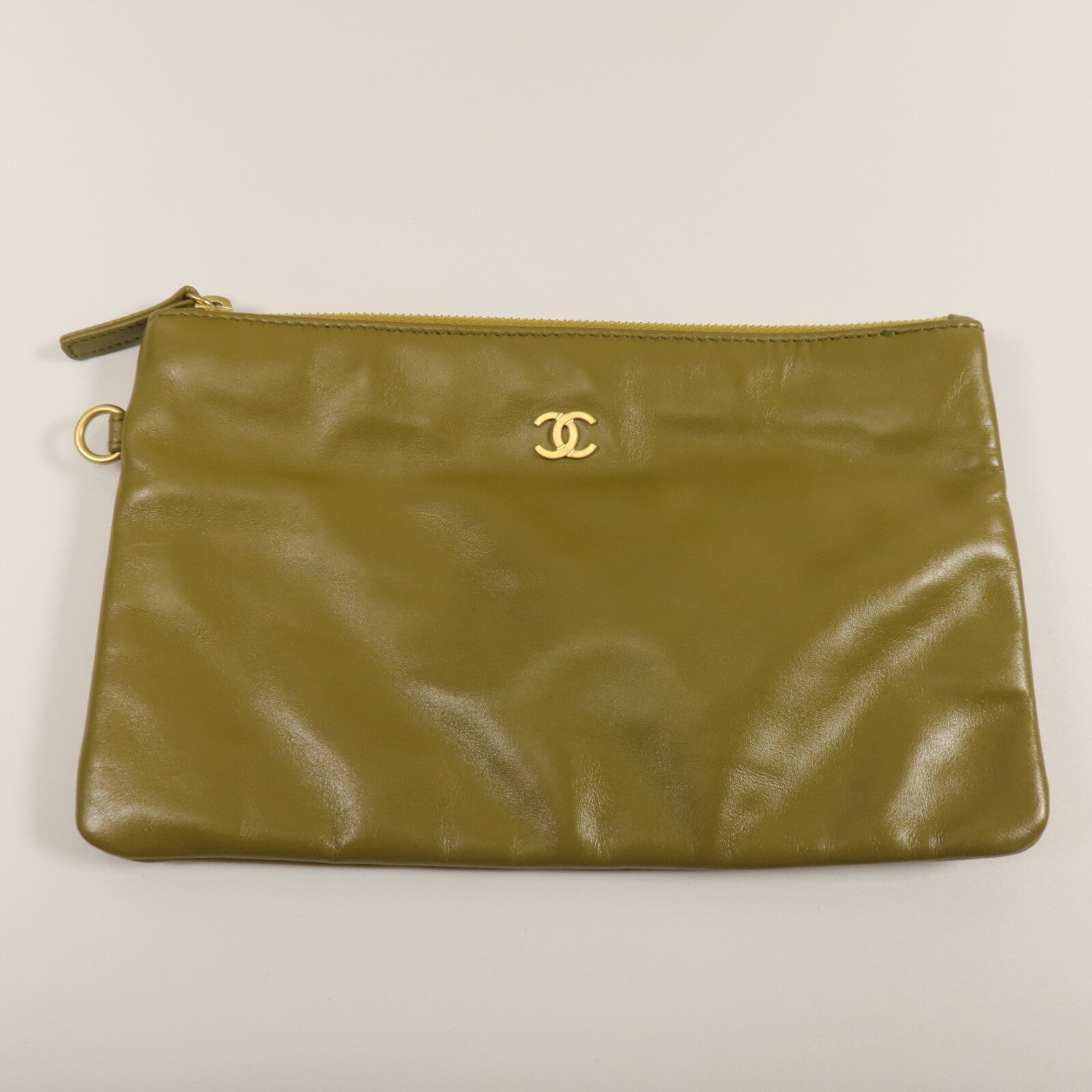 CHANEL 牛皮皮革22 Medium鏈帶肩背袋