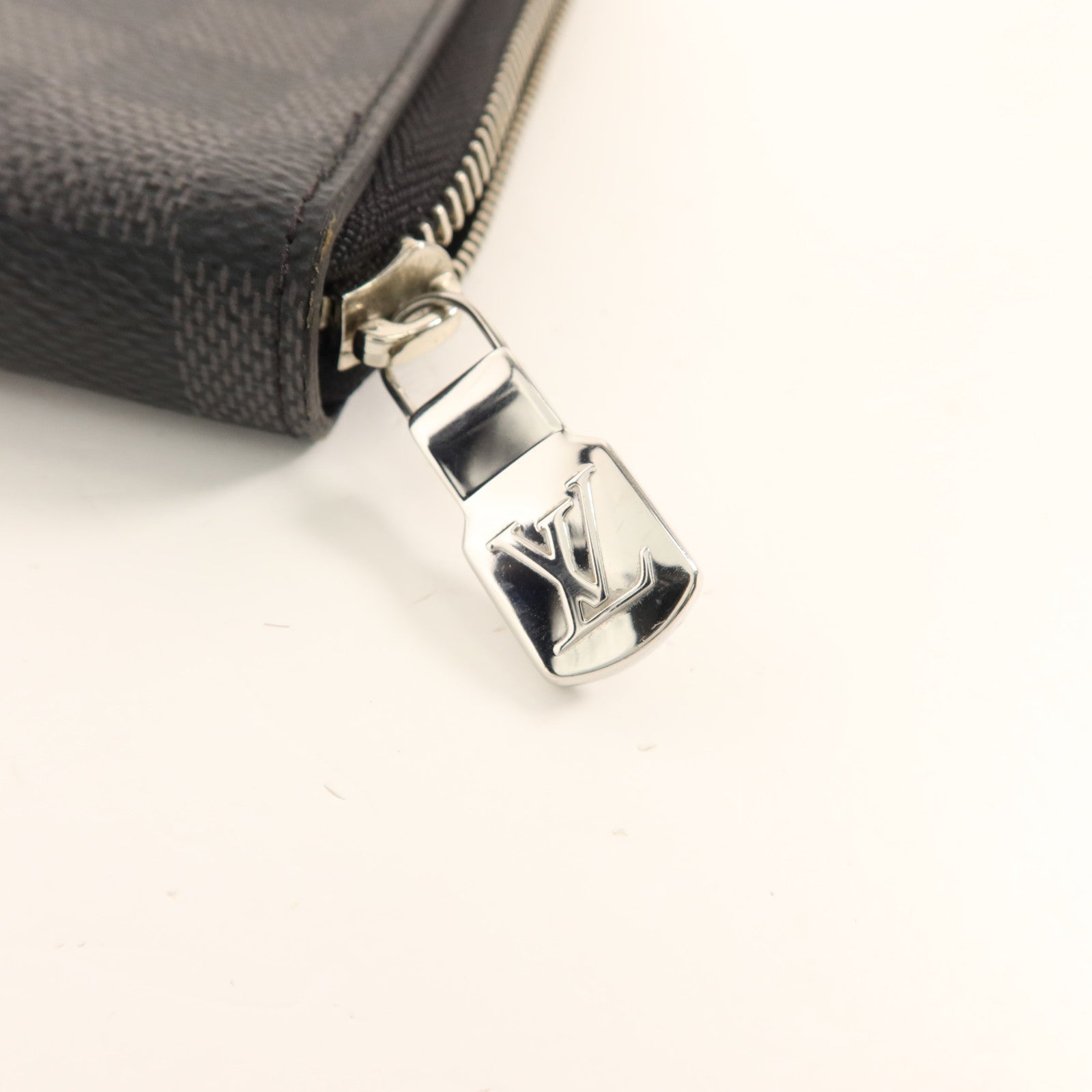 LOUIS VUITTON Damier Graphite Pochette Jour PM銀扣手拿包