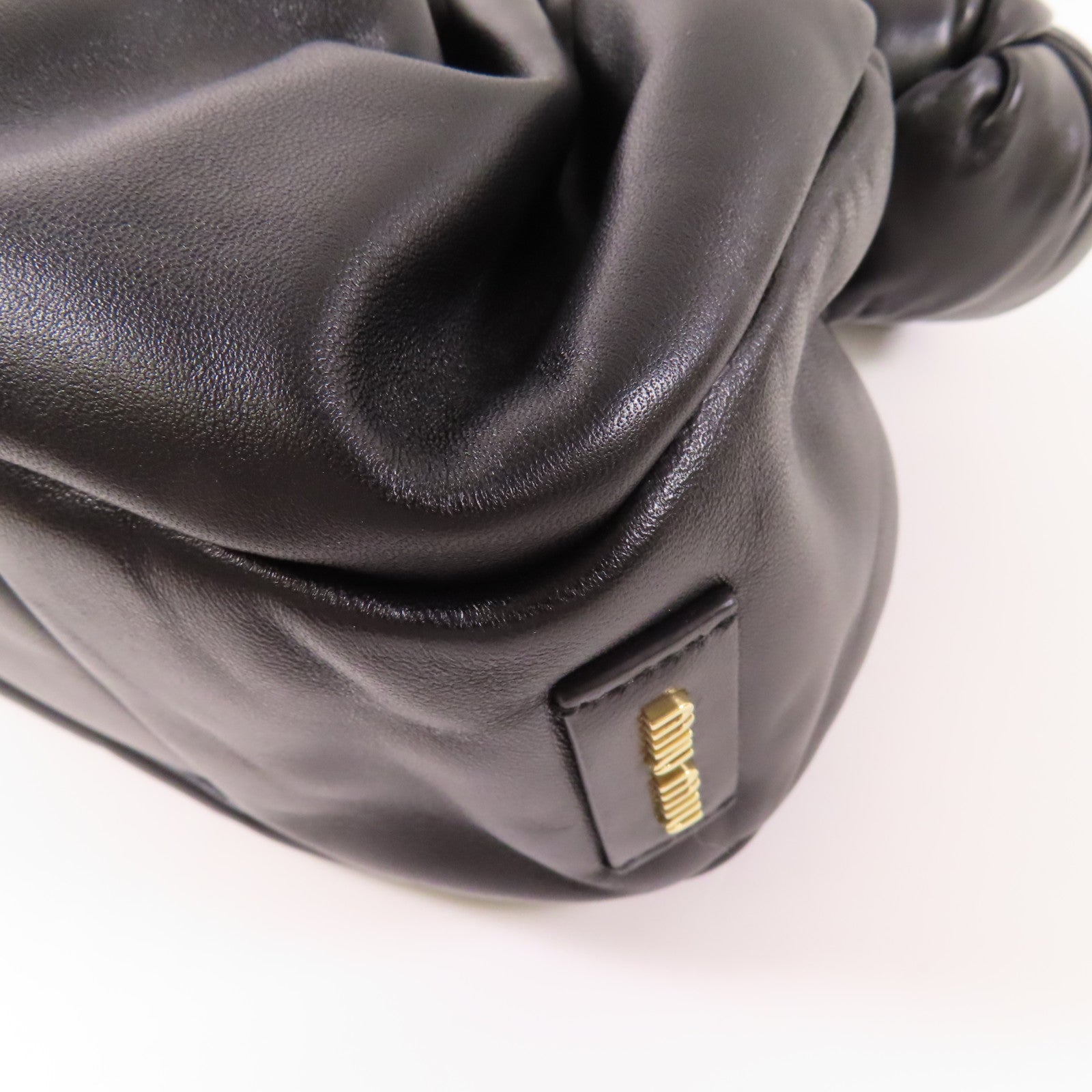 Miu Miu 羊皮皮革Shoulder Bag金扣肩背袋