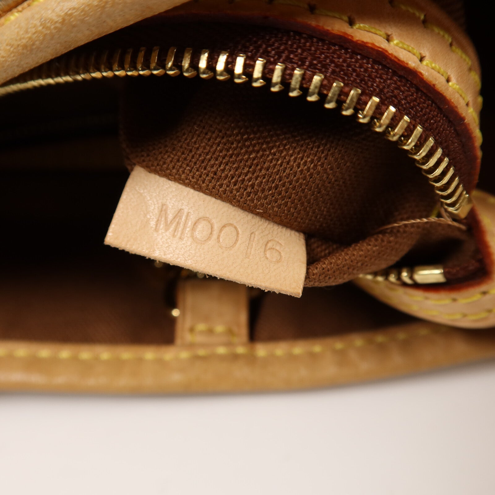 LOUIS VUITTON Monogram Batignolles金扣肩背袋