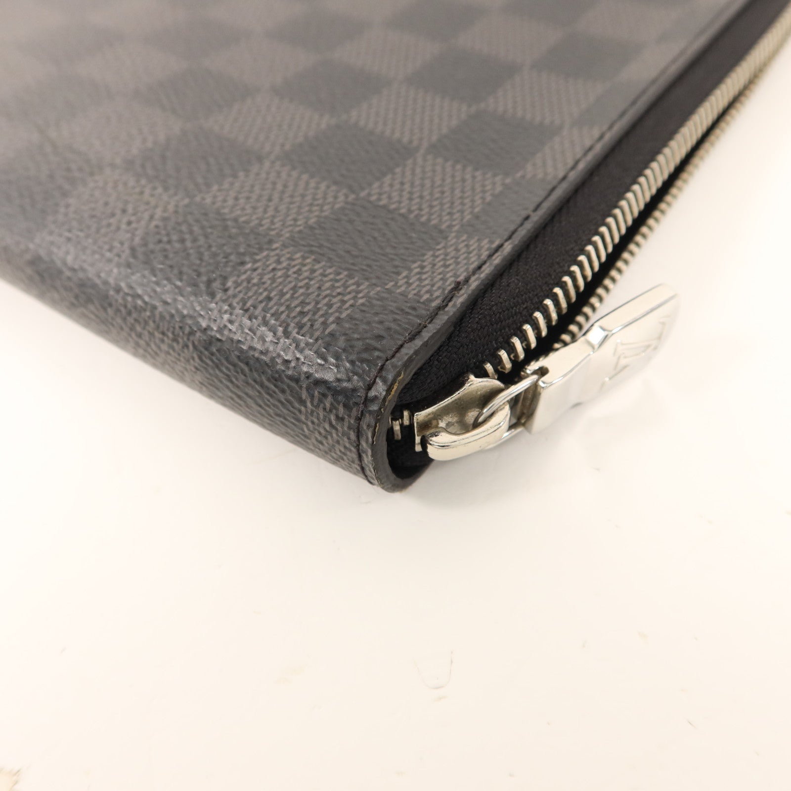 LOUIS VUITTON Damier Graphite Pochette Jour PM銀扣手拿包