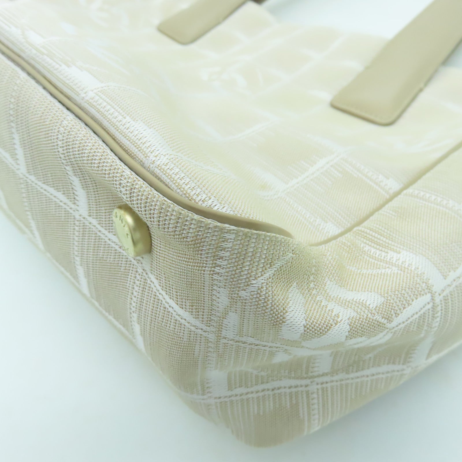 CHANEL 【清倉大減價】尼龍New Travel Line Tote金扣手挽袋杏色