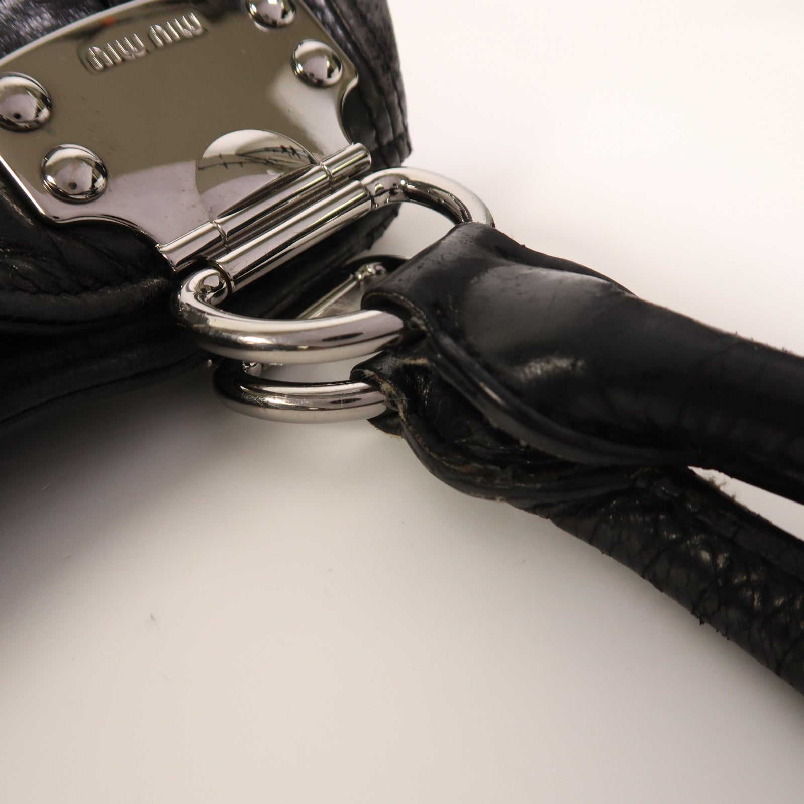 Miu Miu 牛皮皮革Shoulder Bag銀扣肩背袋