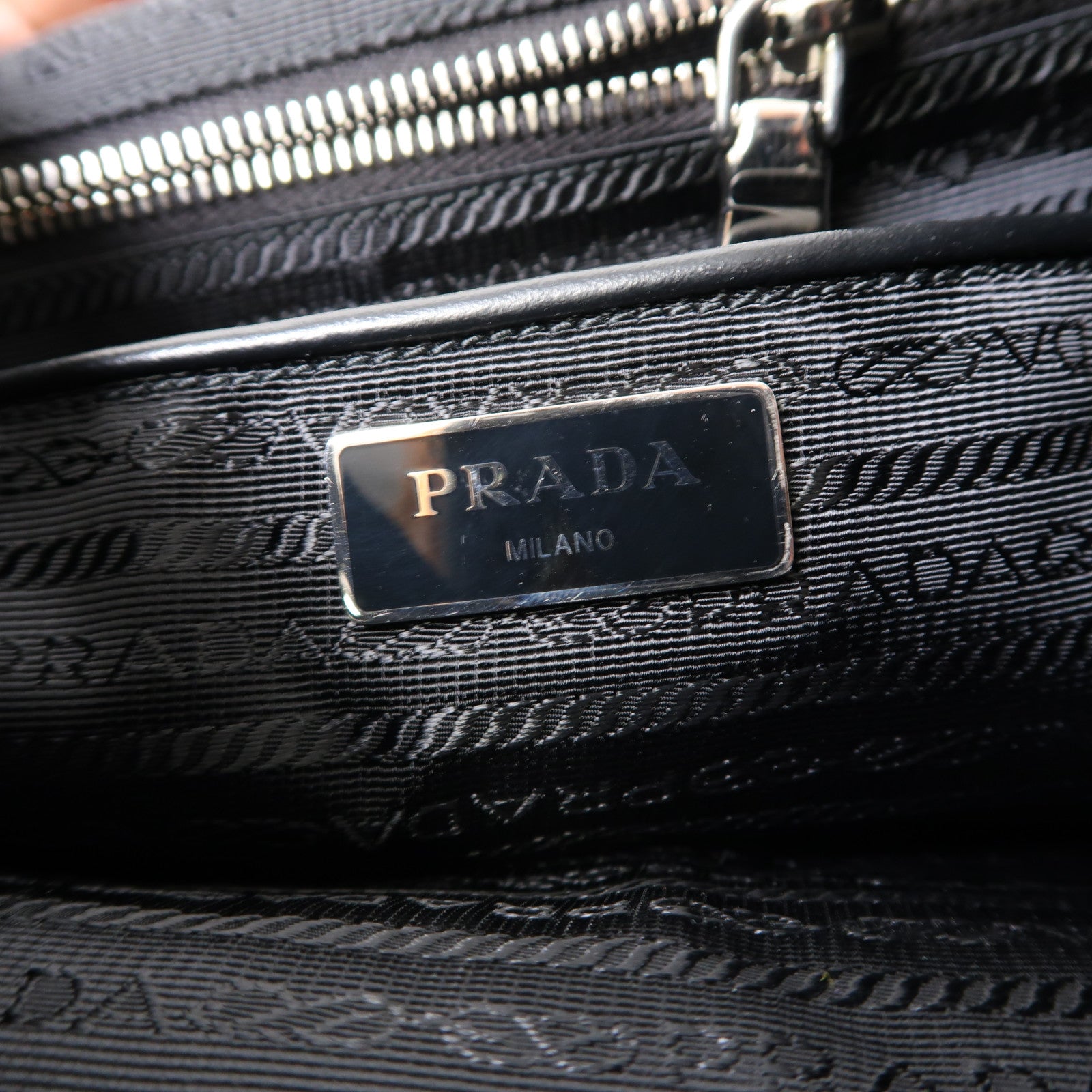 PRADA 尼龍Backpack銀扣背包黑色