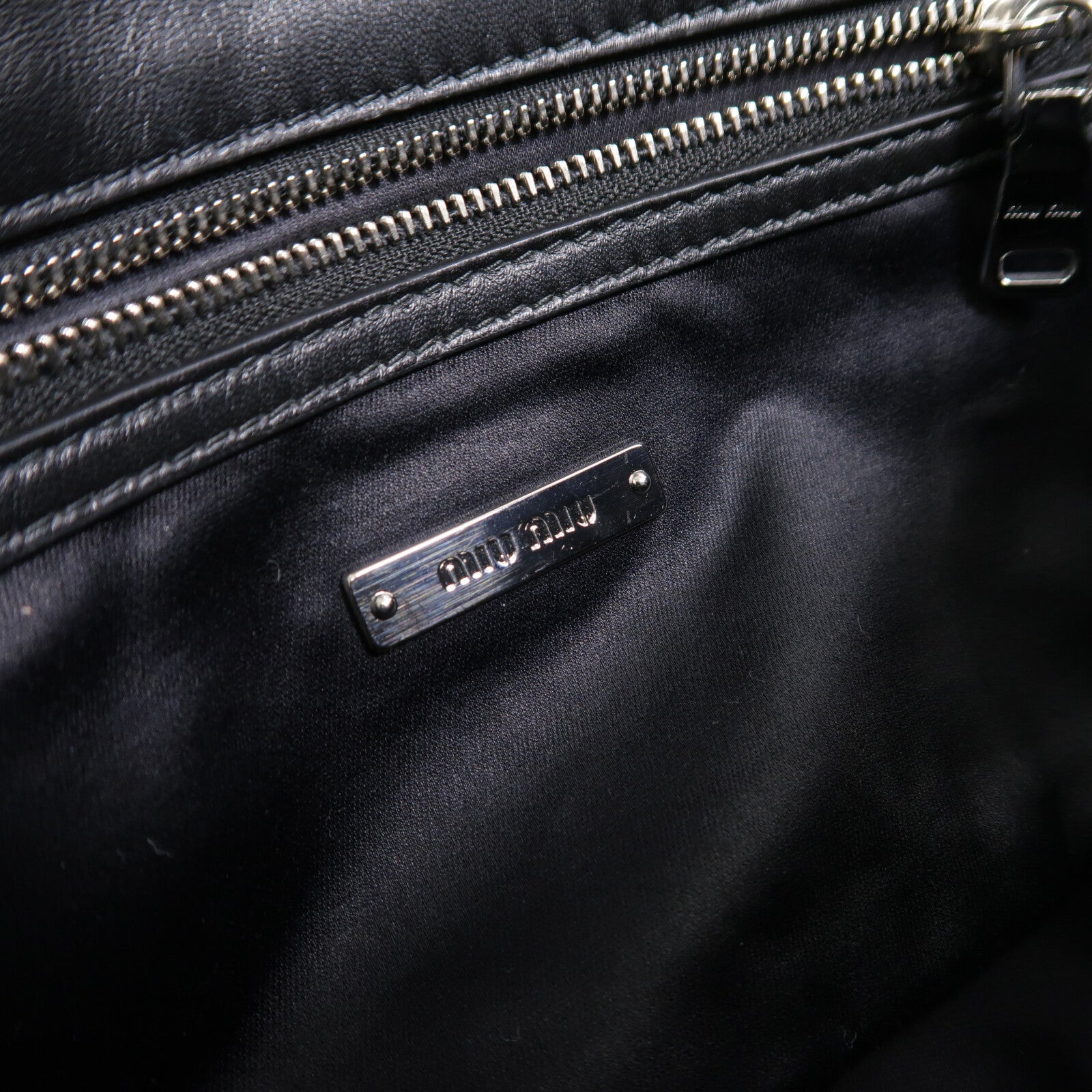 Miu Miu 天鵝絨Chain Shoulder手挽肩背兩用袋