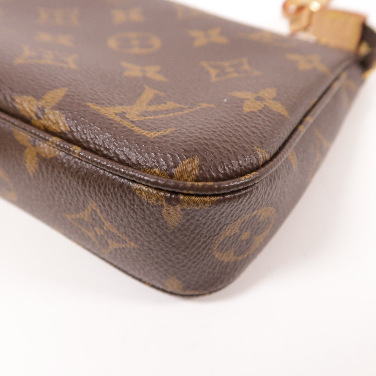 LOUIS VUITTON Monogram Pochette Accessoires金扣肩背袋