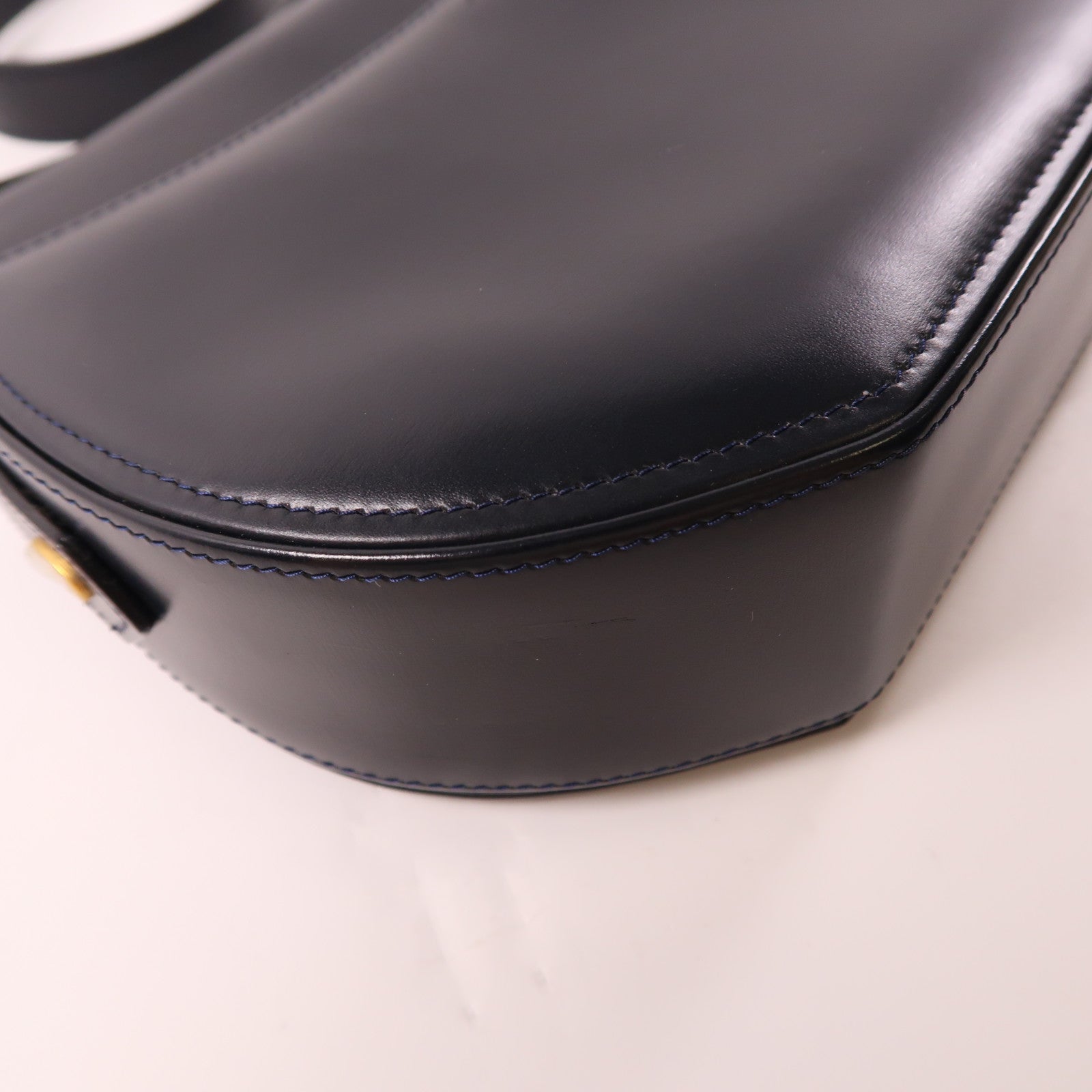 CARTIER 牛皮皮革Shoulder Bag金扣肩背袋黑色
