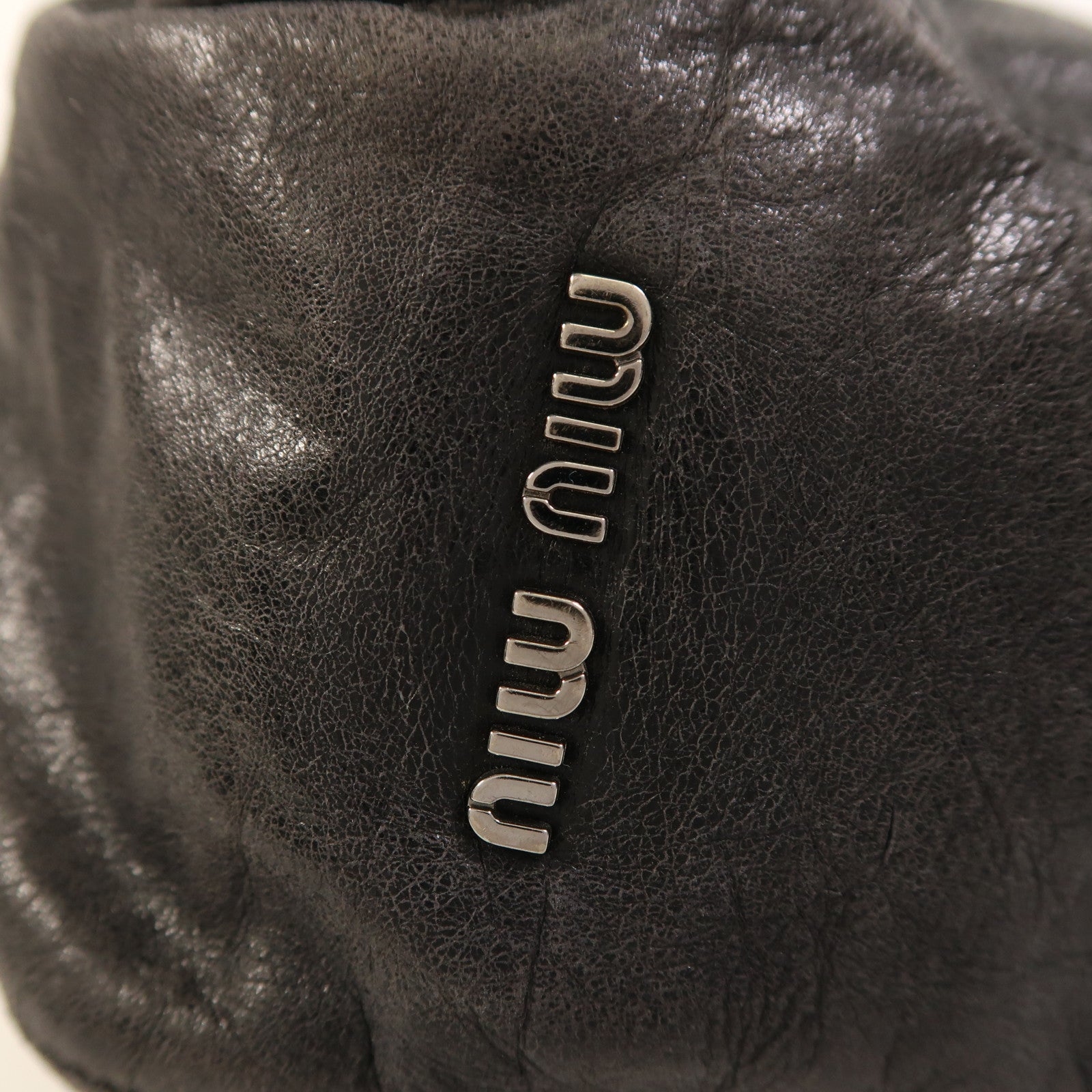 Miu Miu 牛皮皮革Shoulder Bag銀扣肩背袋