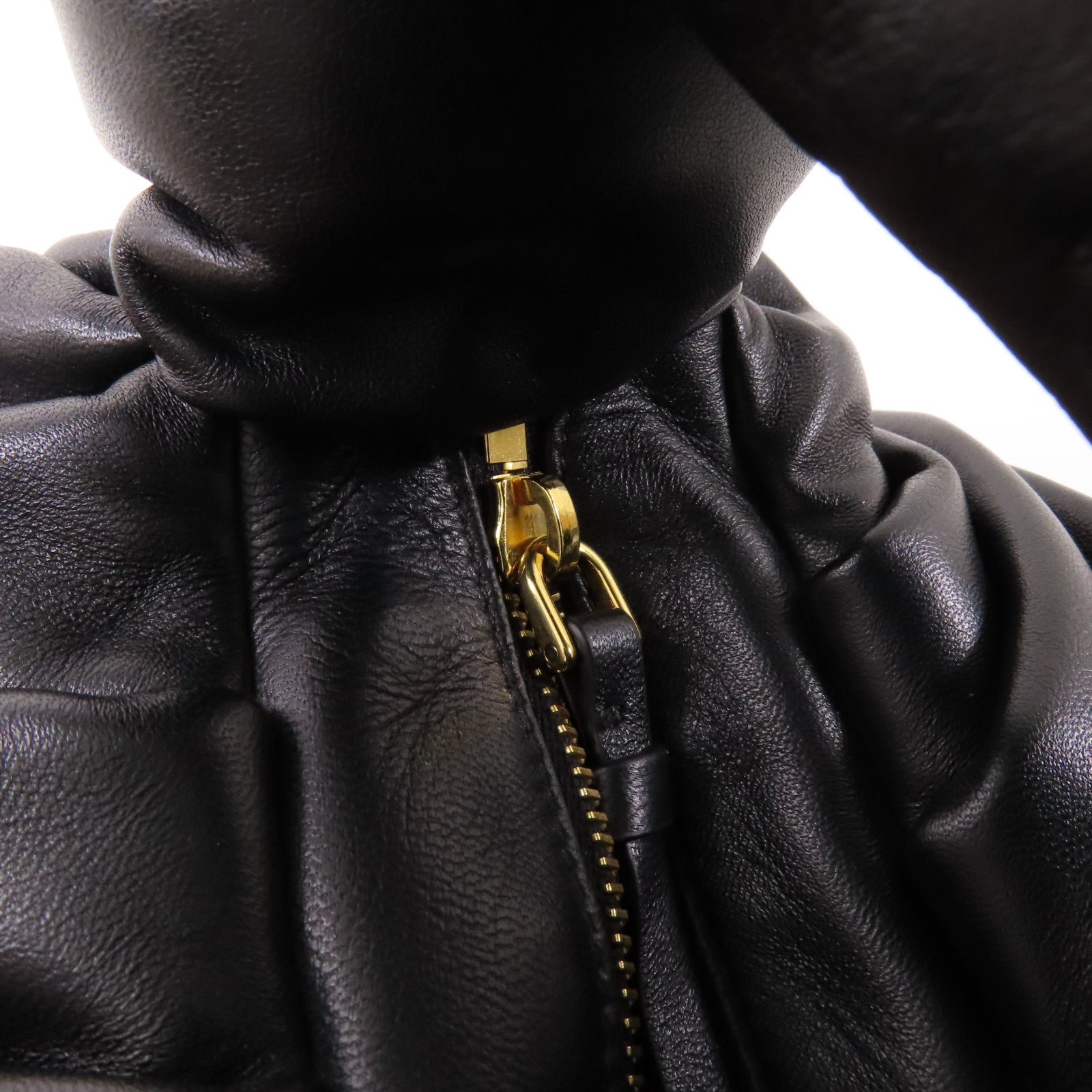Miu Miu 羊皮皮革Shoulder Bag金扣肩背袋